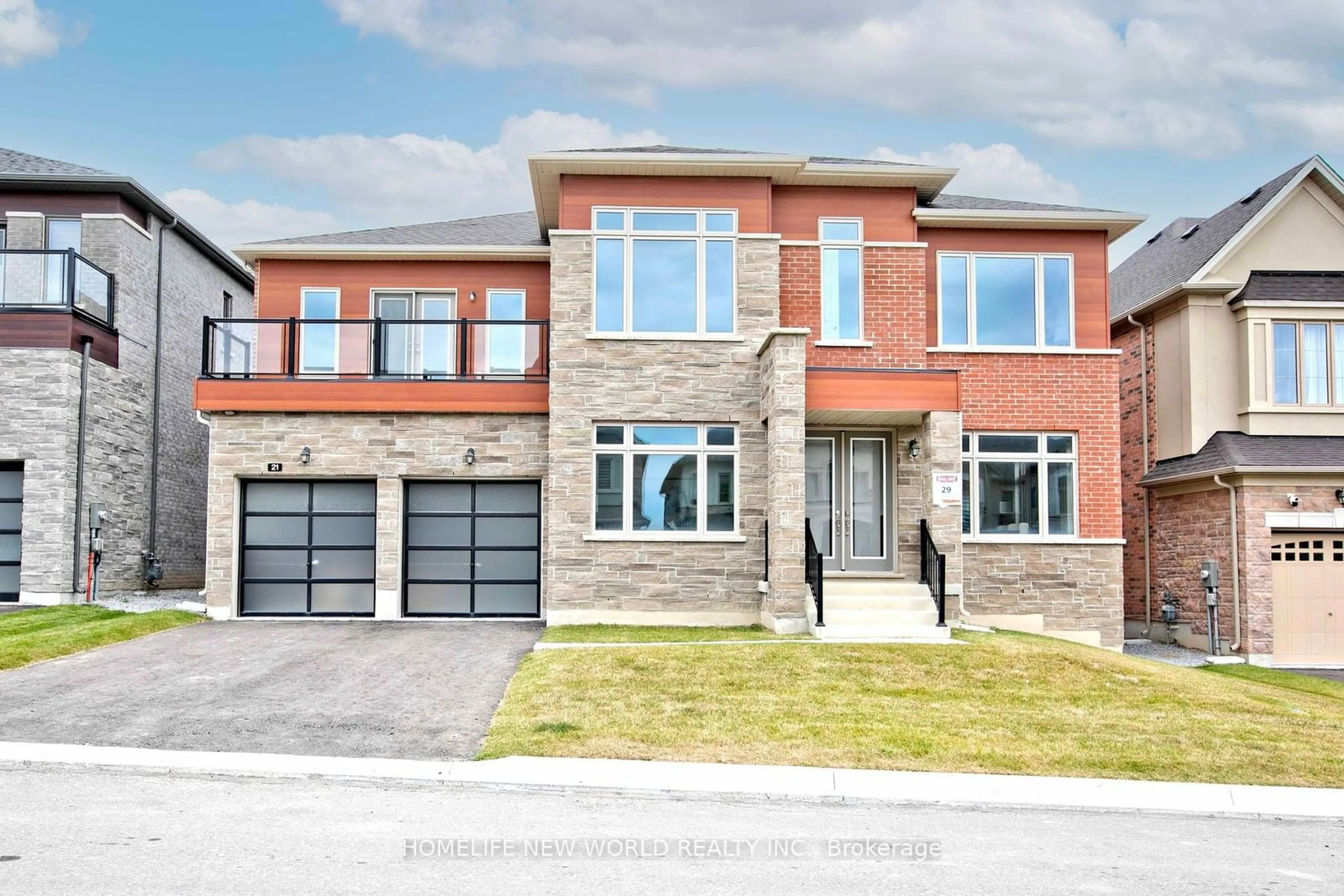 Home with brick exterior material for 21 Upbound Crt, East Gwillimbury Ontario L9N 0E5