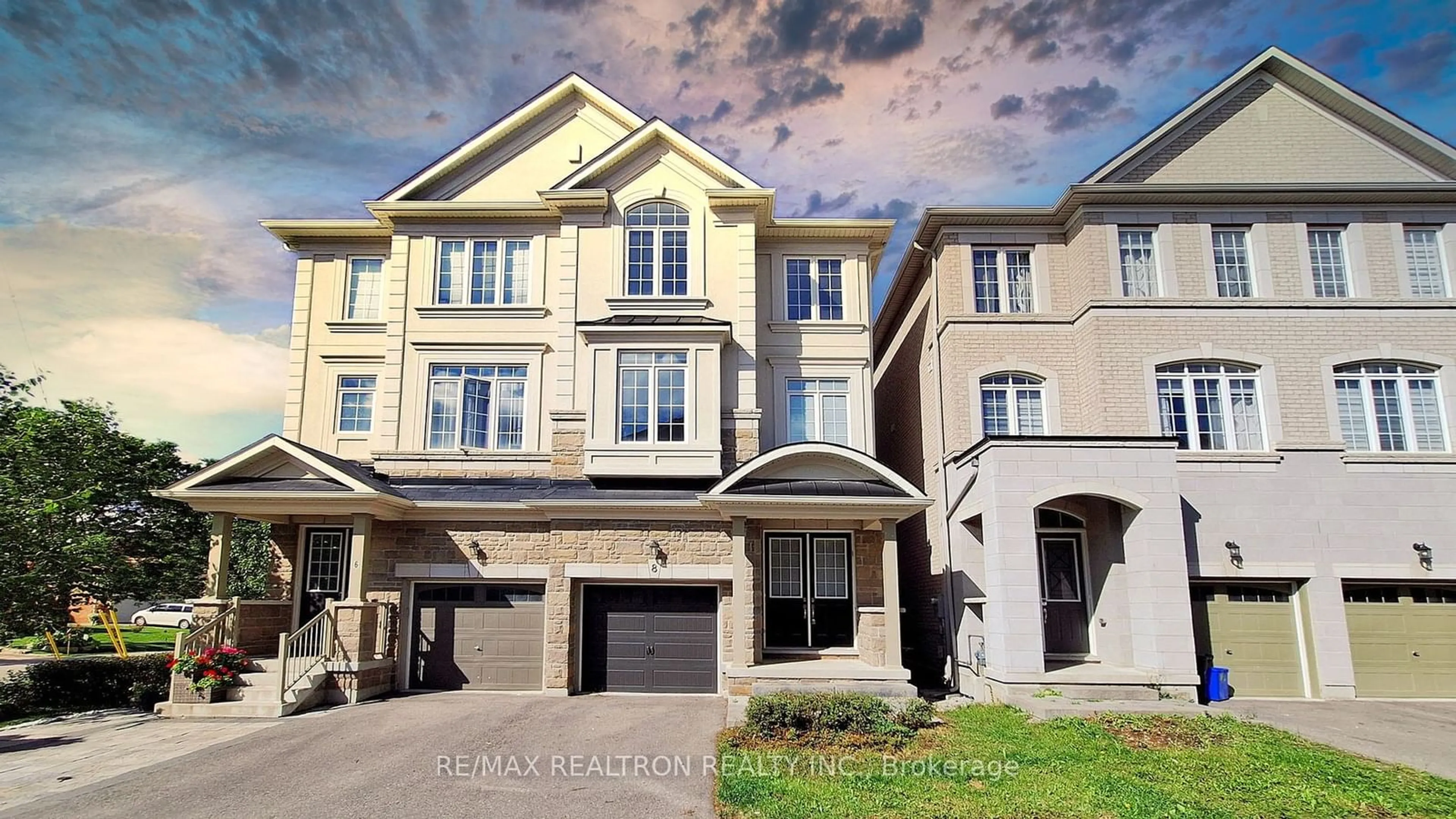 A pic from exterior of the house or condo, the street view for 8 Kingsville Lane, Richmond Hill Ontario L4C 7V6