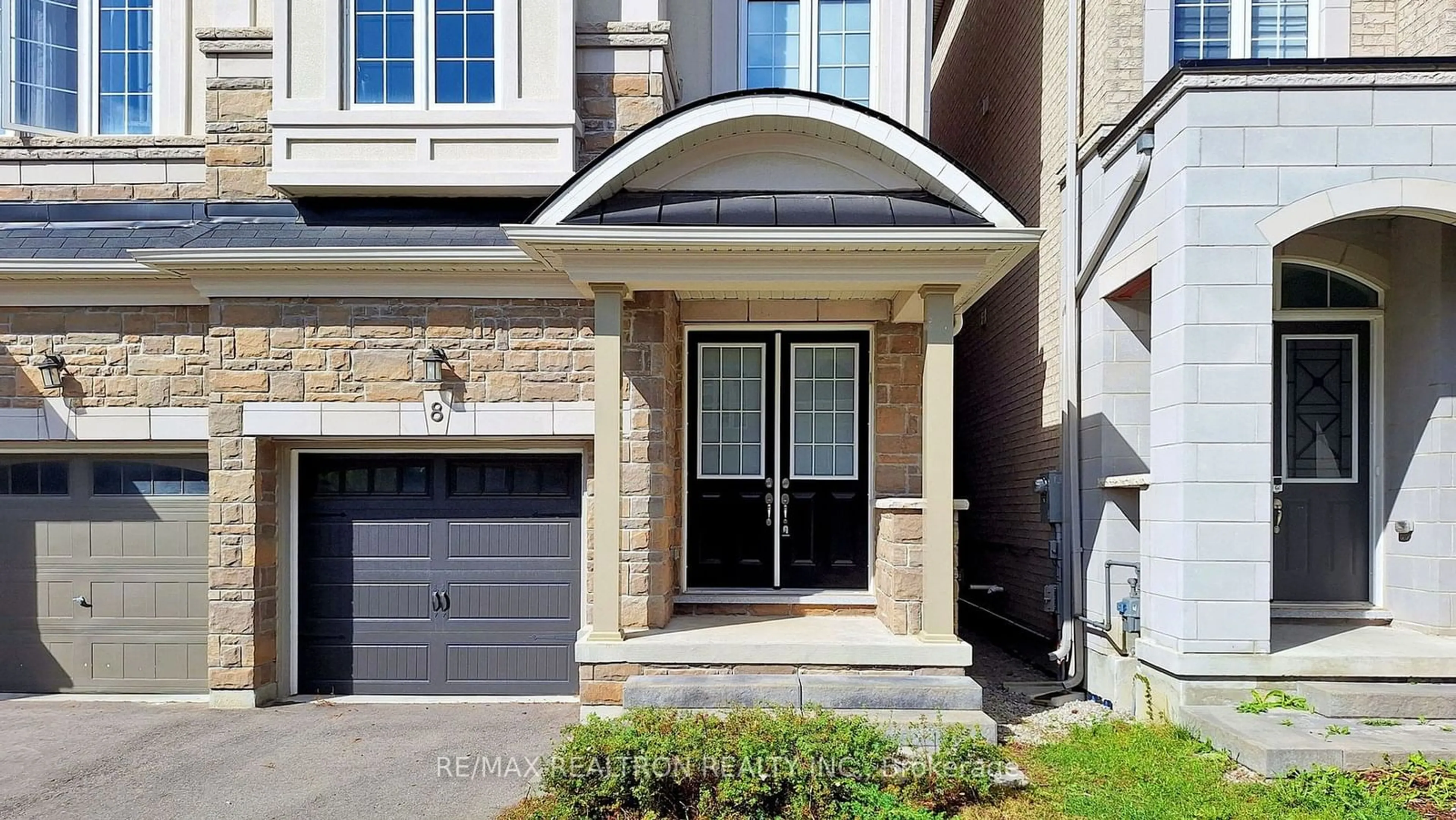 Home with brick exterior material for 8 Kingsville Lane, Richmond Hill Ontario L4C 7V6