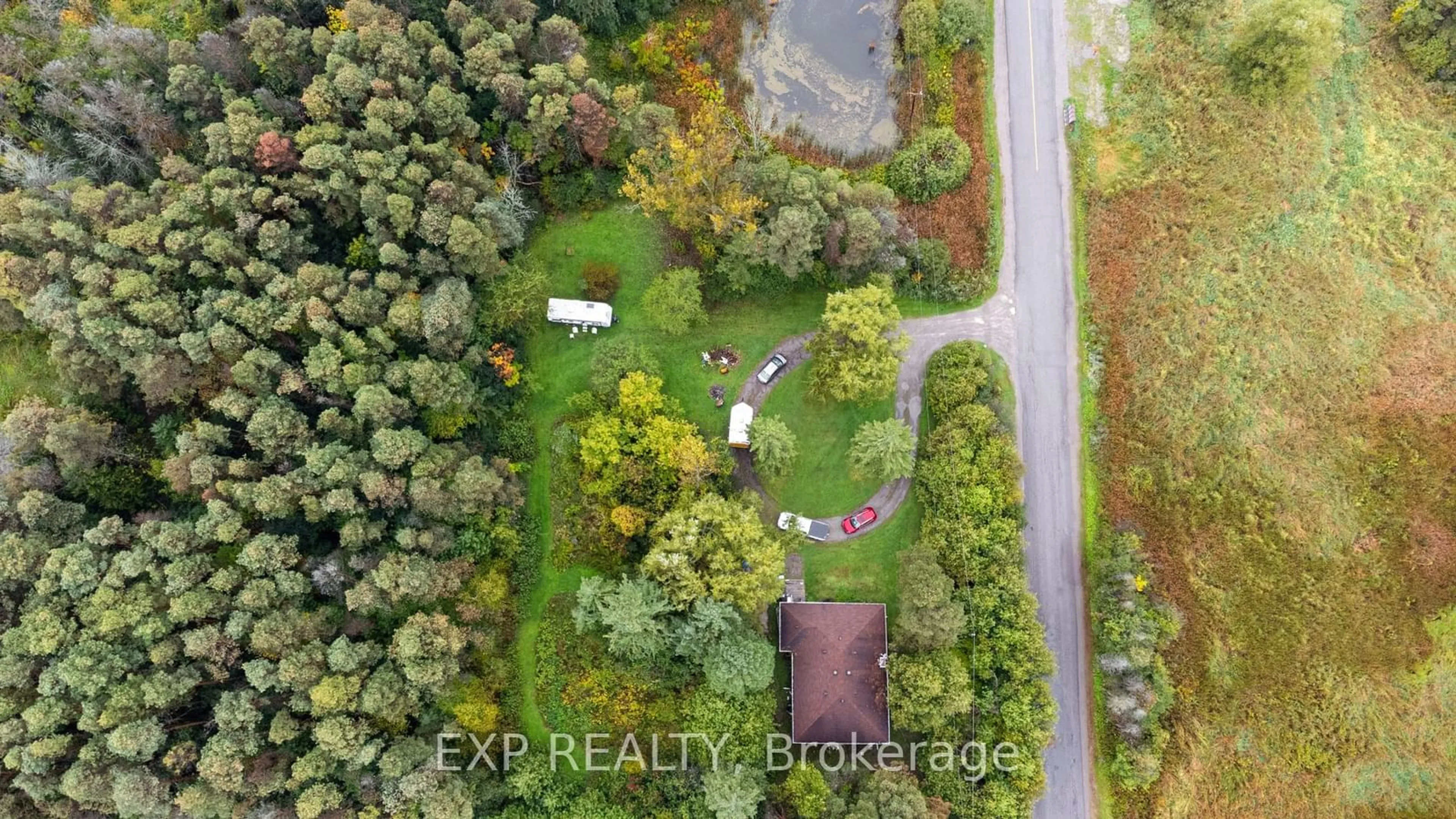 Frontside or backside of a home, the street view for 707 Foster Dr, Uxbridge Ontario L9P 1R2