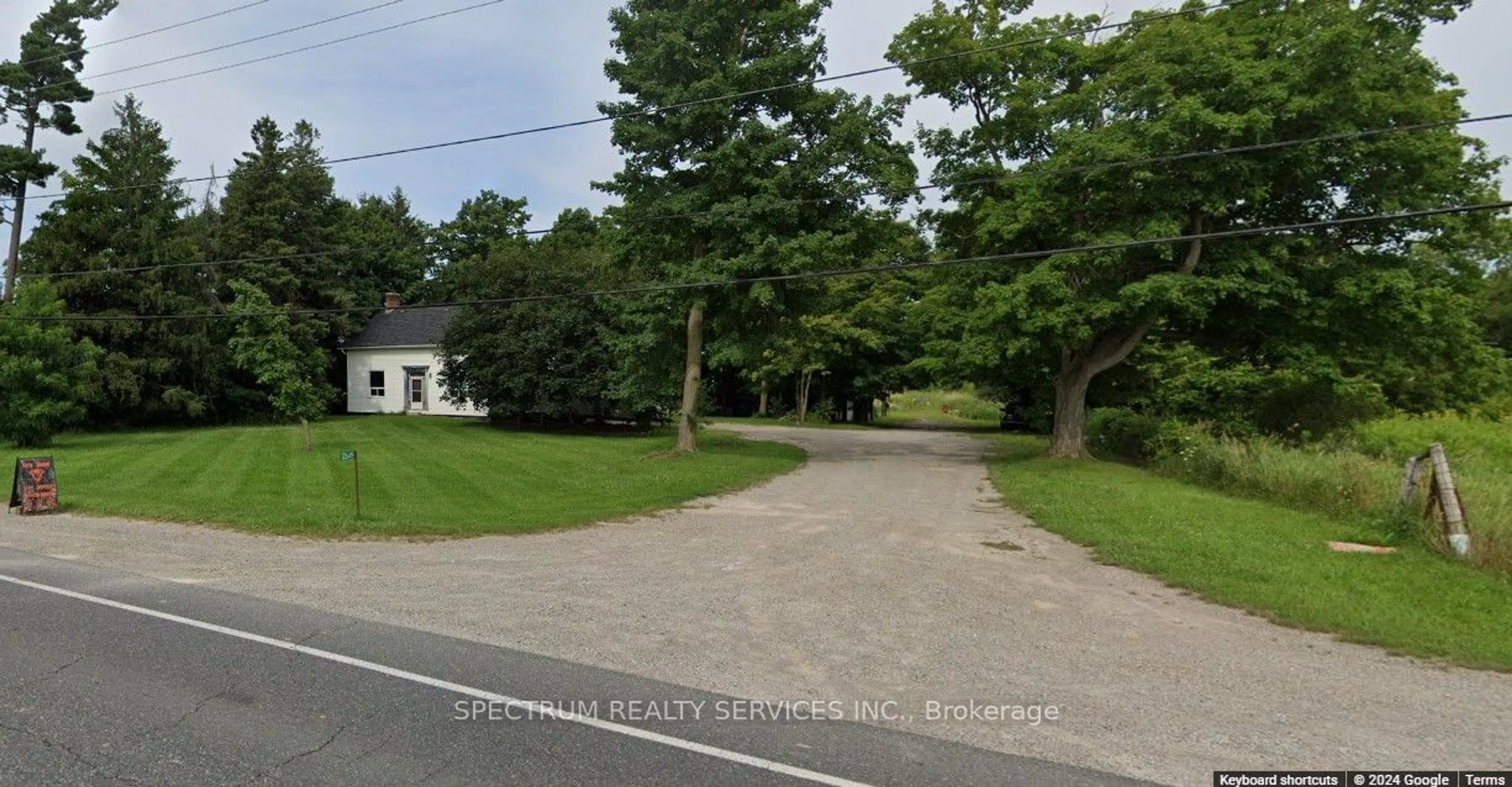 Frontside or backside of a home, the street view for 12645 Highway 27, King Ontario L0G 1T0