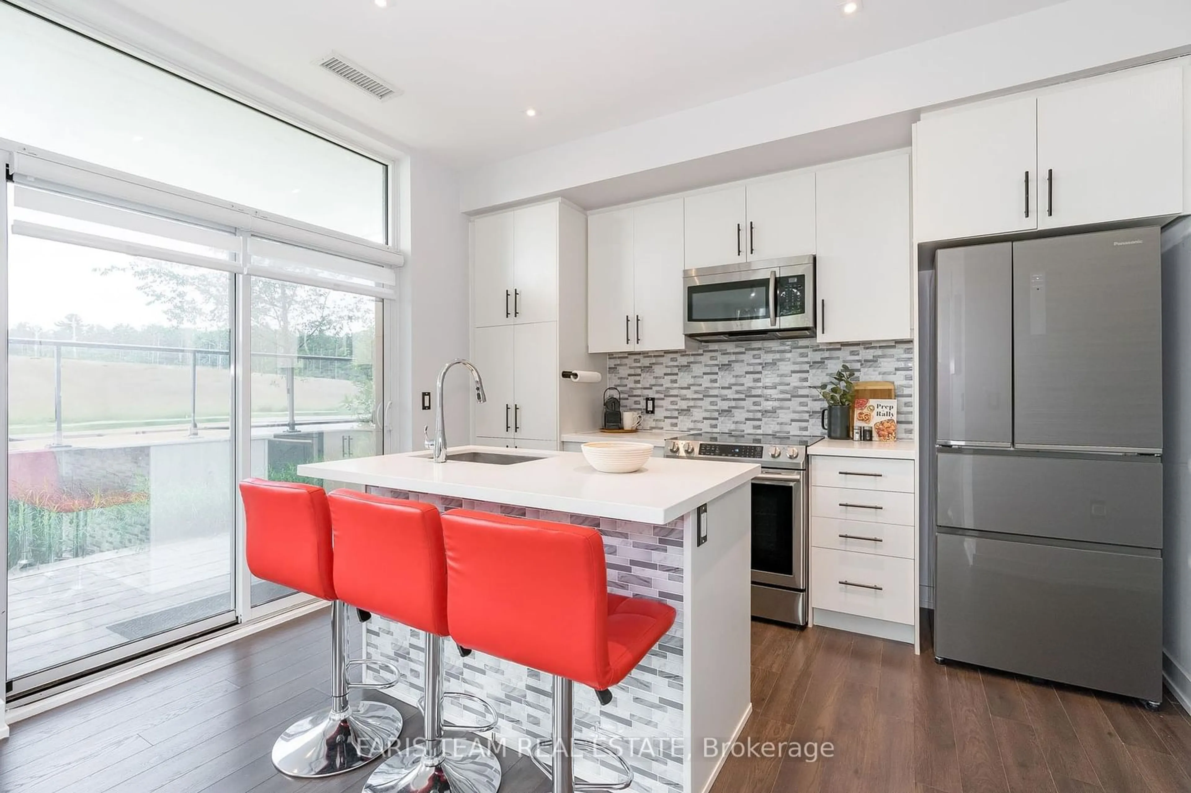 Open concept kitchen for 375 Sea Ray Ave #139, Innisfil Ontario L9S 2P7