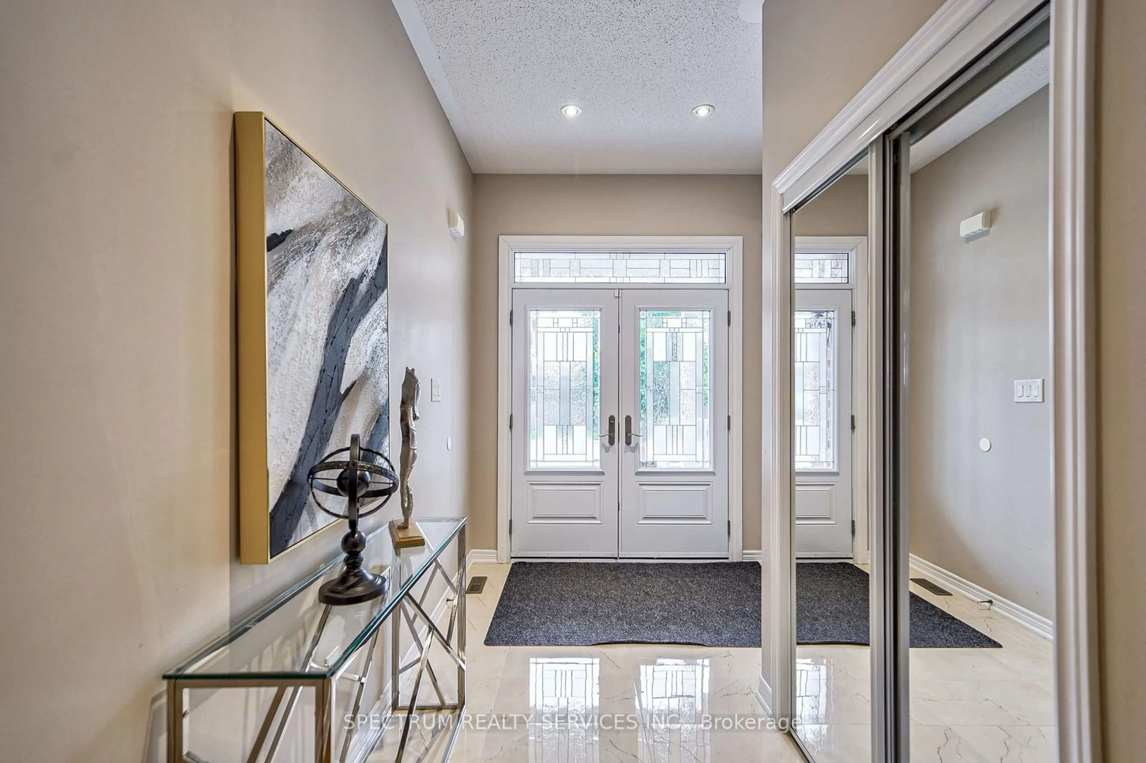 Indoor entryway, wood floors for 25 Rennie Ave, Markham Ontario L6B 0M9