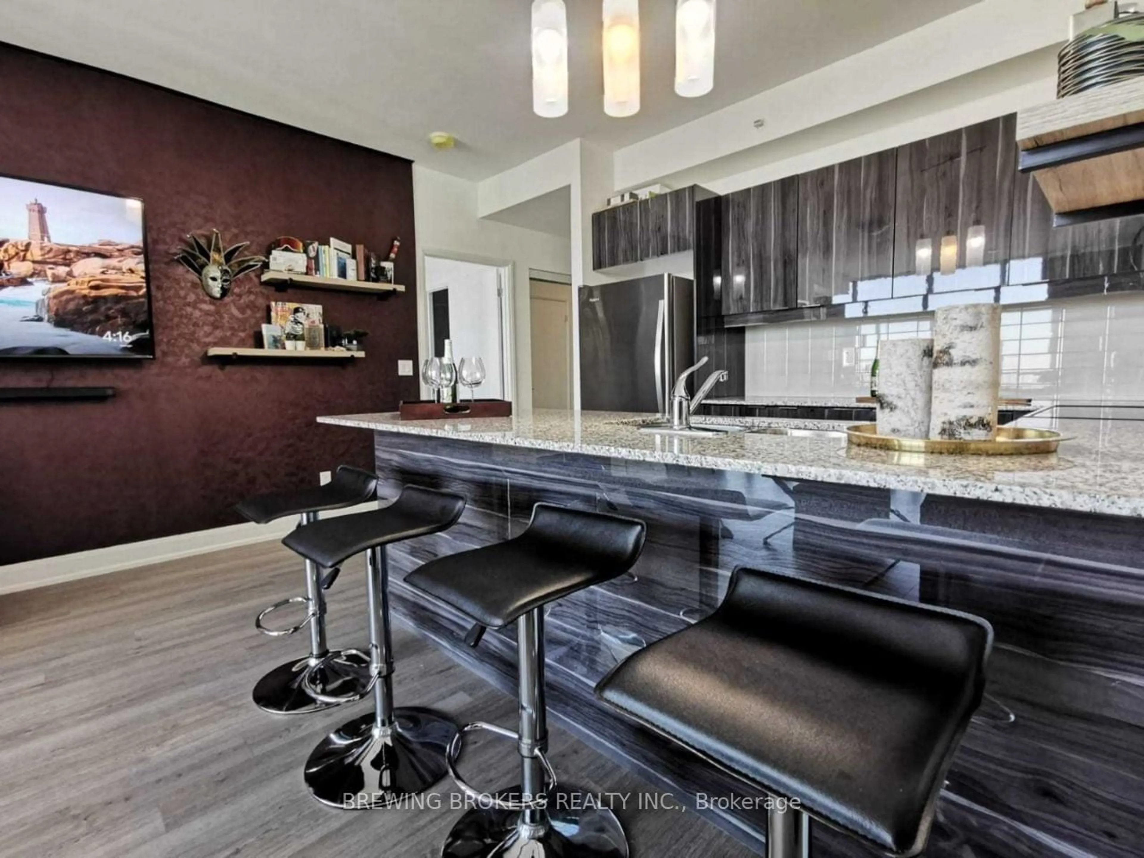 Contemporary kitchen for 2910 Highway 7 Rd #1902, Vaughan Ontario L4K 0H8