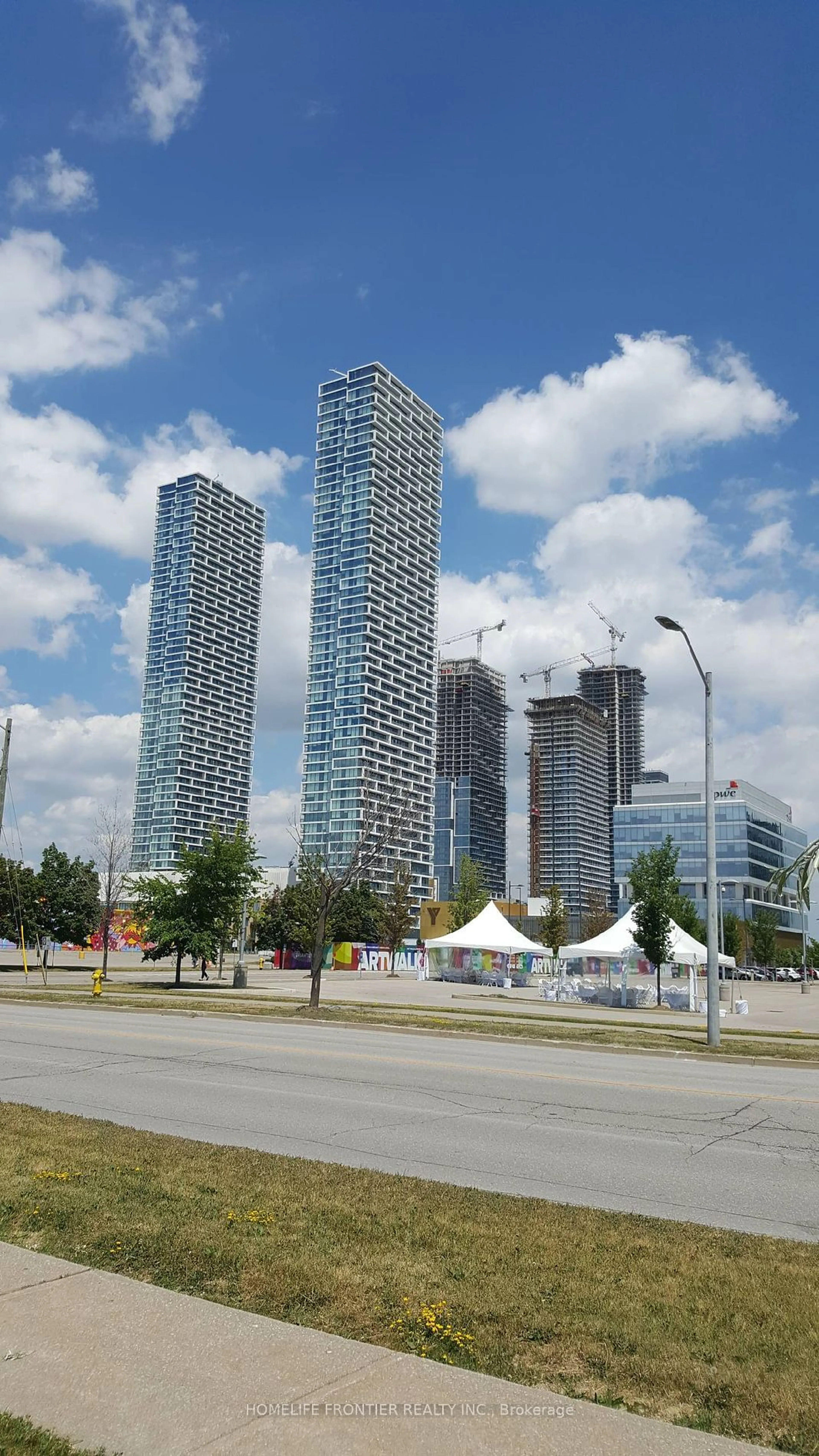 A pic from exterior of the house or condo, the view of city buildings for 5 Buttermill Ave #PH07, Vaughan Ontario L4K 0J5