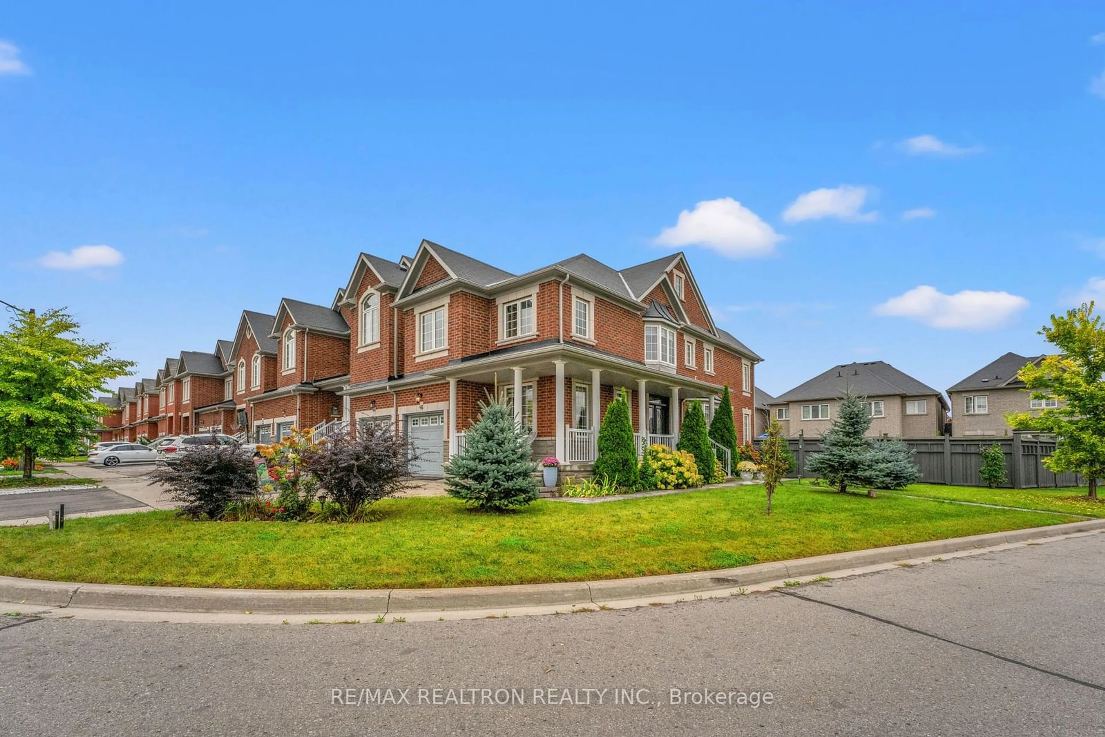 Frontside or backside of a home for 66 Walter Sinclair Crt, Richmond Hill Ontario L4E 0X1