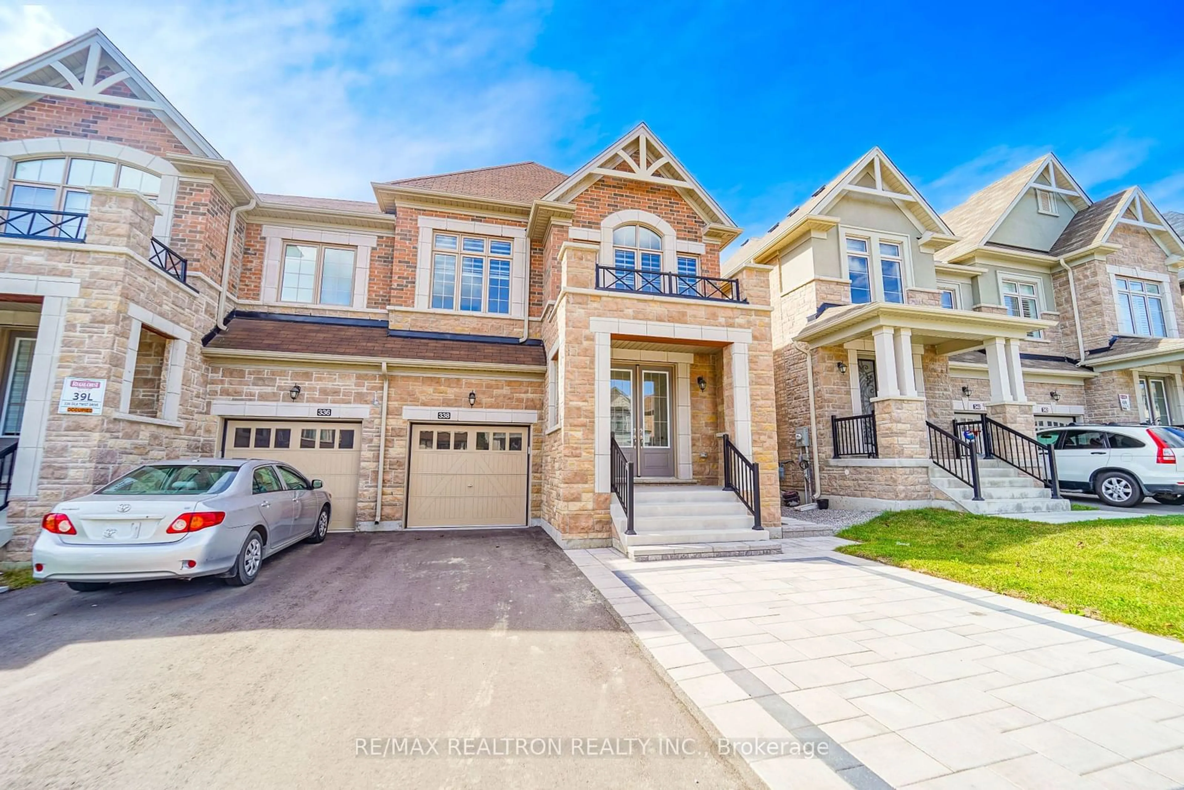 Home with brick exterior material for 338 Silk Twist Dr St, East Gwillimbury Ontario L9N 0S7