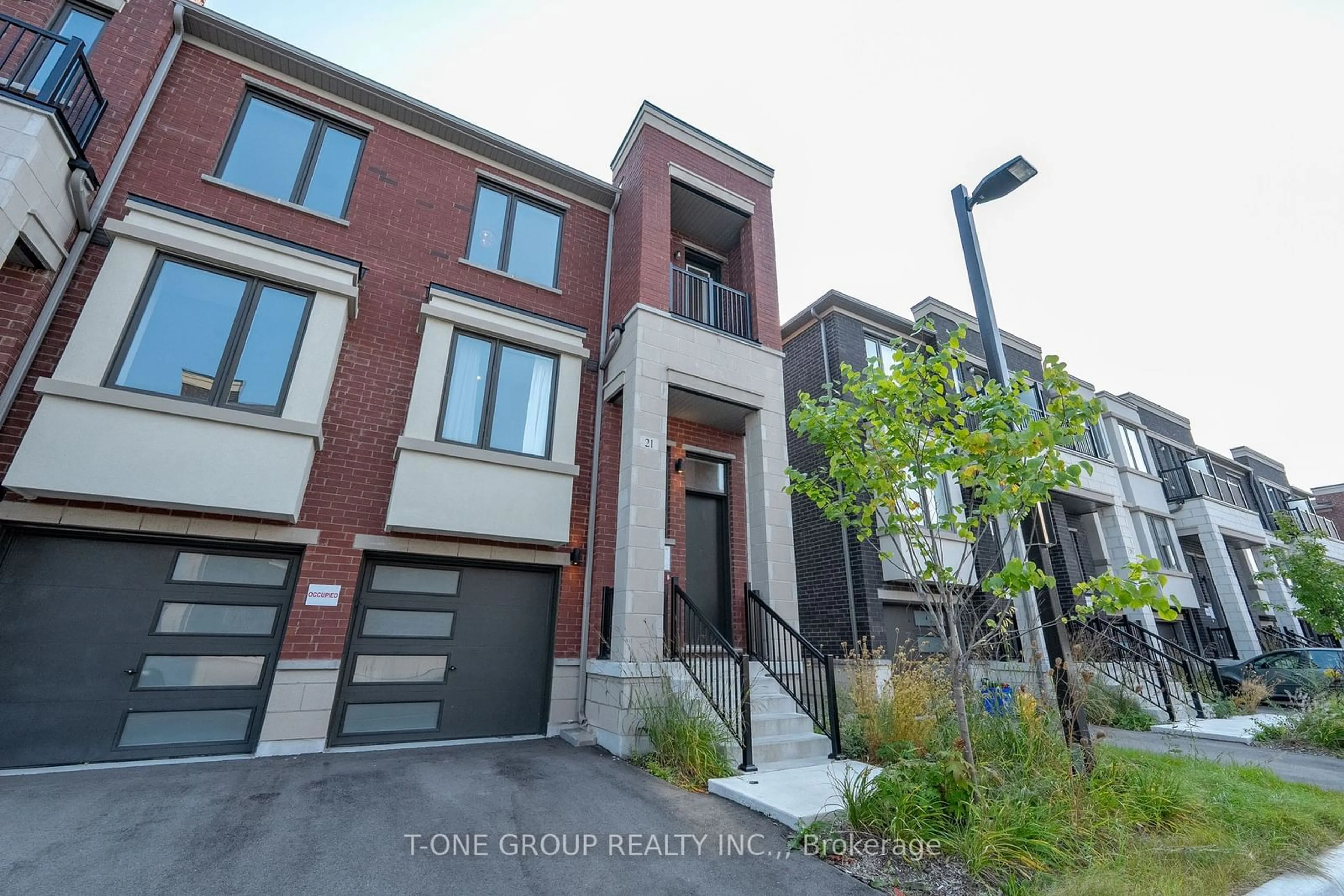 A pic from exterior of the house or condo for 21 Rattenbury Rd, Vaughan Ontario L6A 5C5