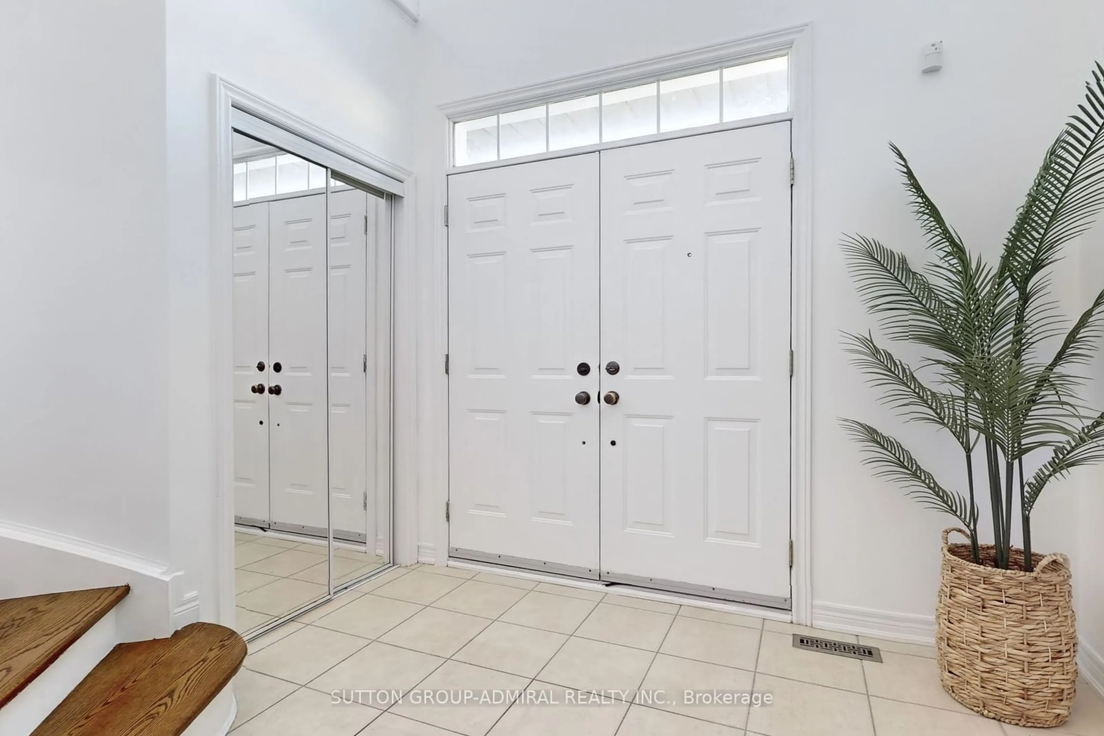 Indoor entryway for 92 Bentwood Cres, Vaughan Ontario L4J 8R4