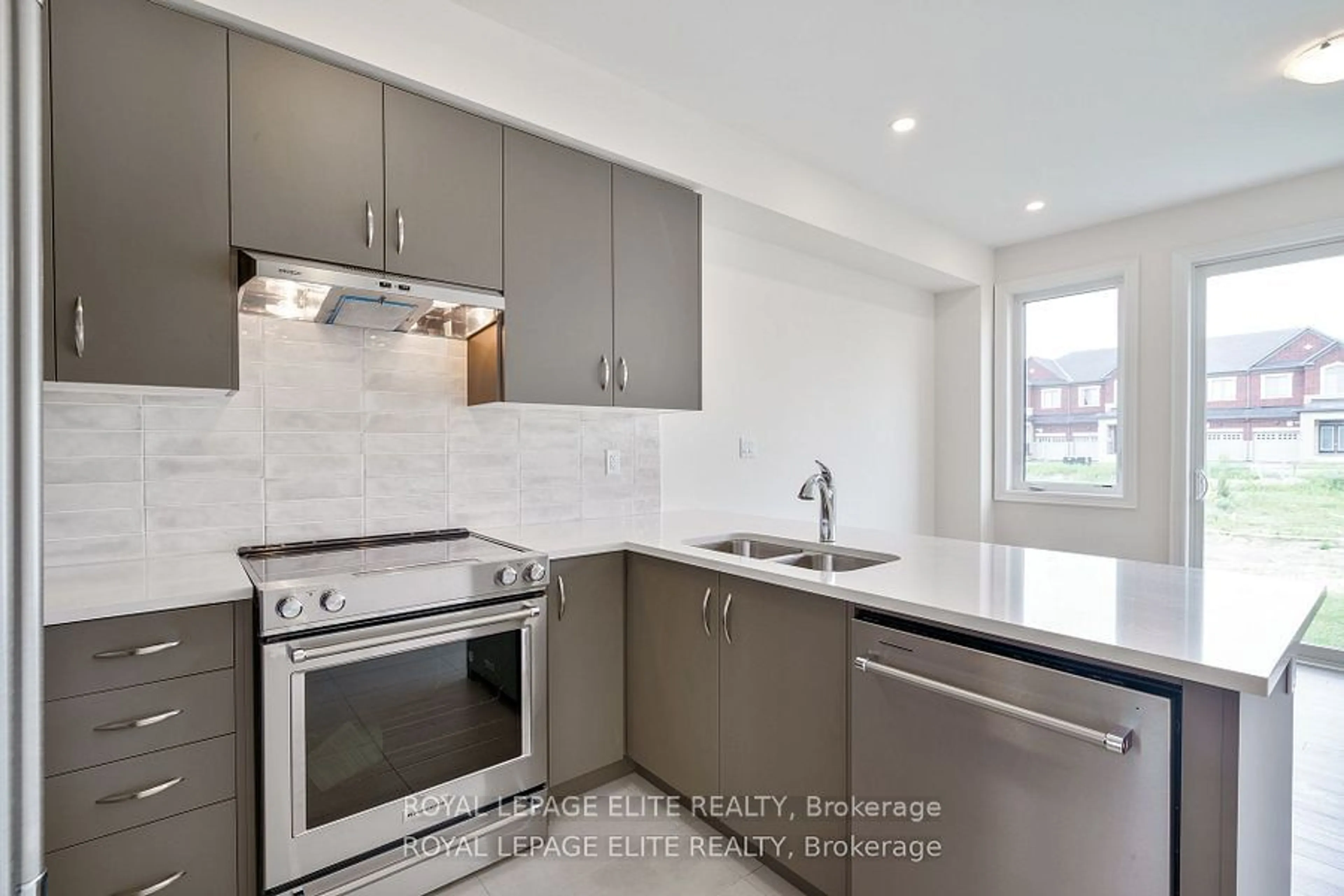 Standard kitchen, unknown for 15 Mace Ave, Richmond Hill Ontario L4E 1K8