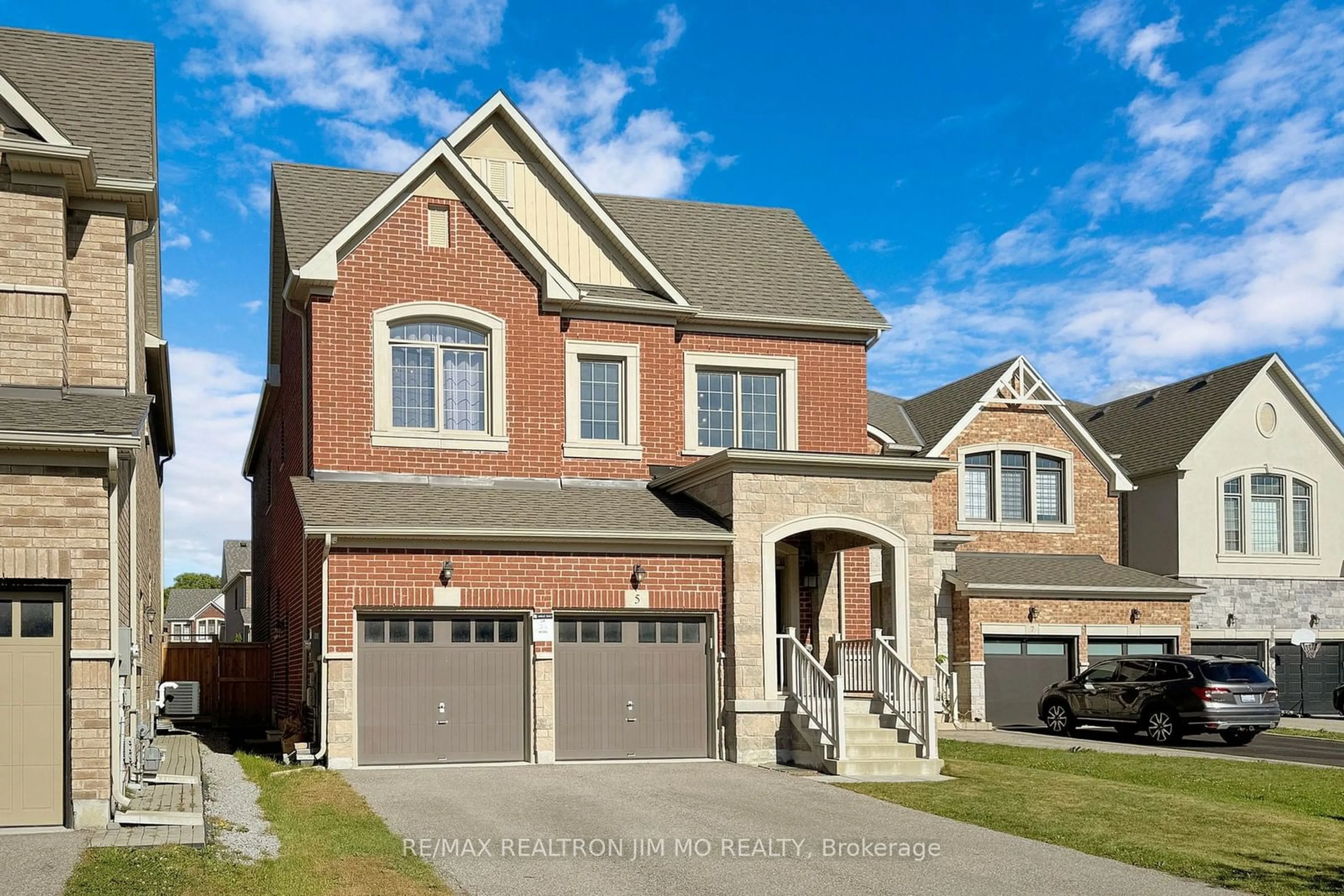 Home with brick exterior material for 5 Sharonview Cres, East Gwillimbury Ontario L9N 0S5