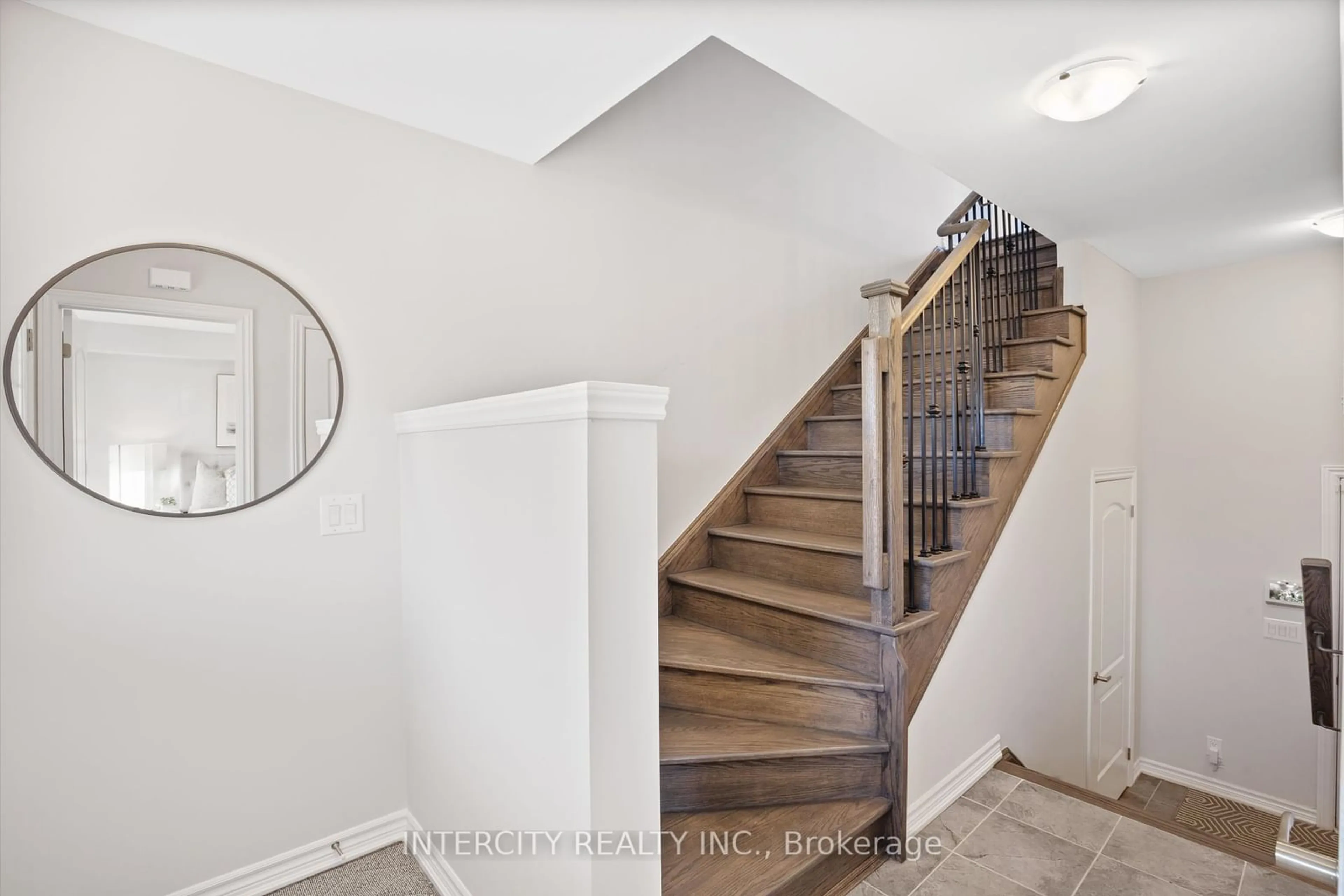 Stairs for 9710 Kennedy Rd, Markham Ontario L6C 3J8