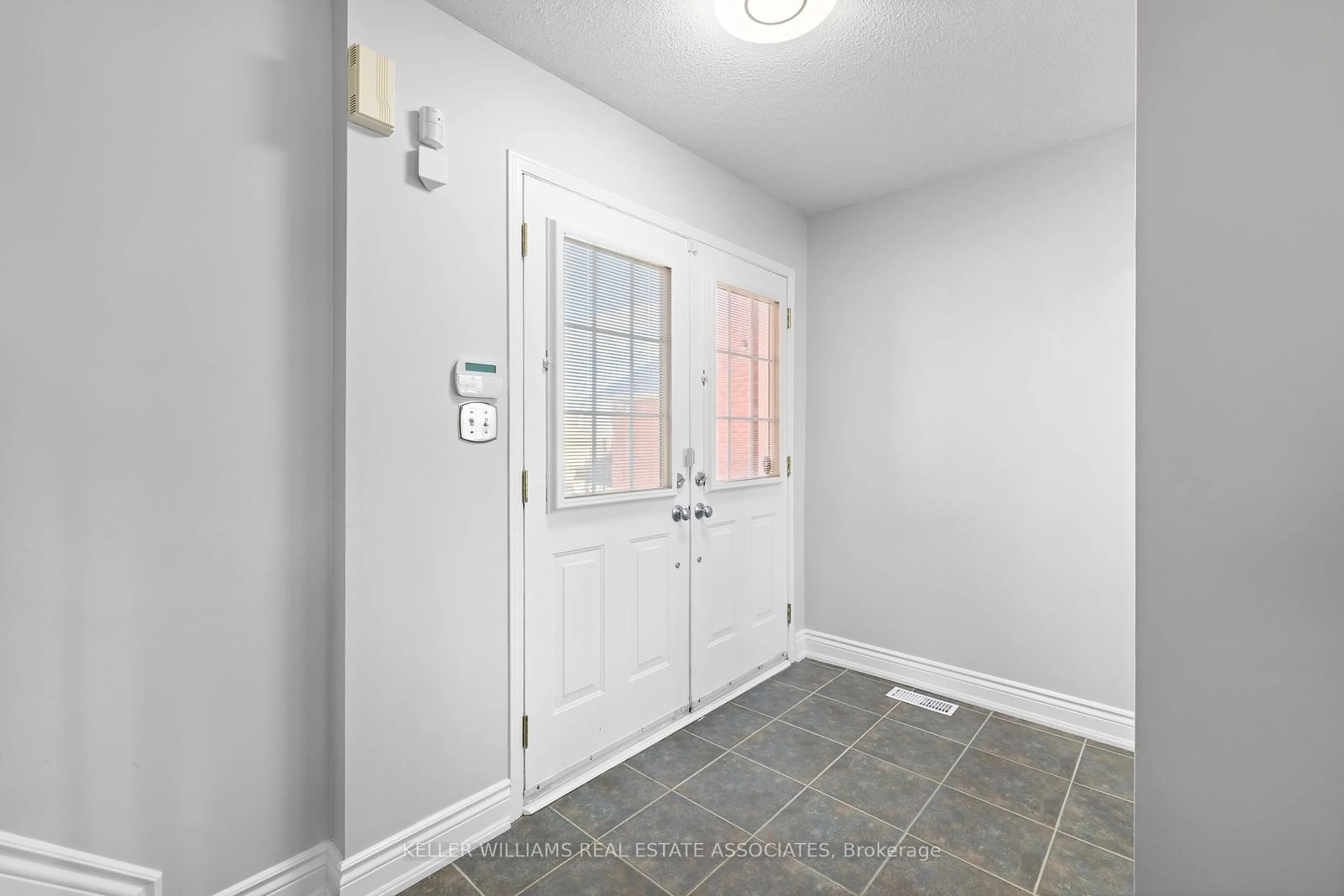 Indoor entryway, wood floors for 1448 Forest St, Innisfil Ontario L9S 4Y3