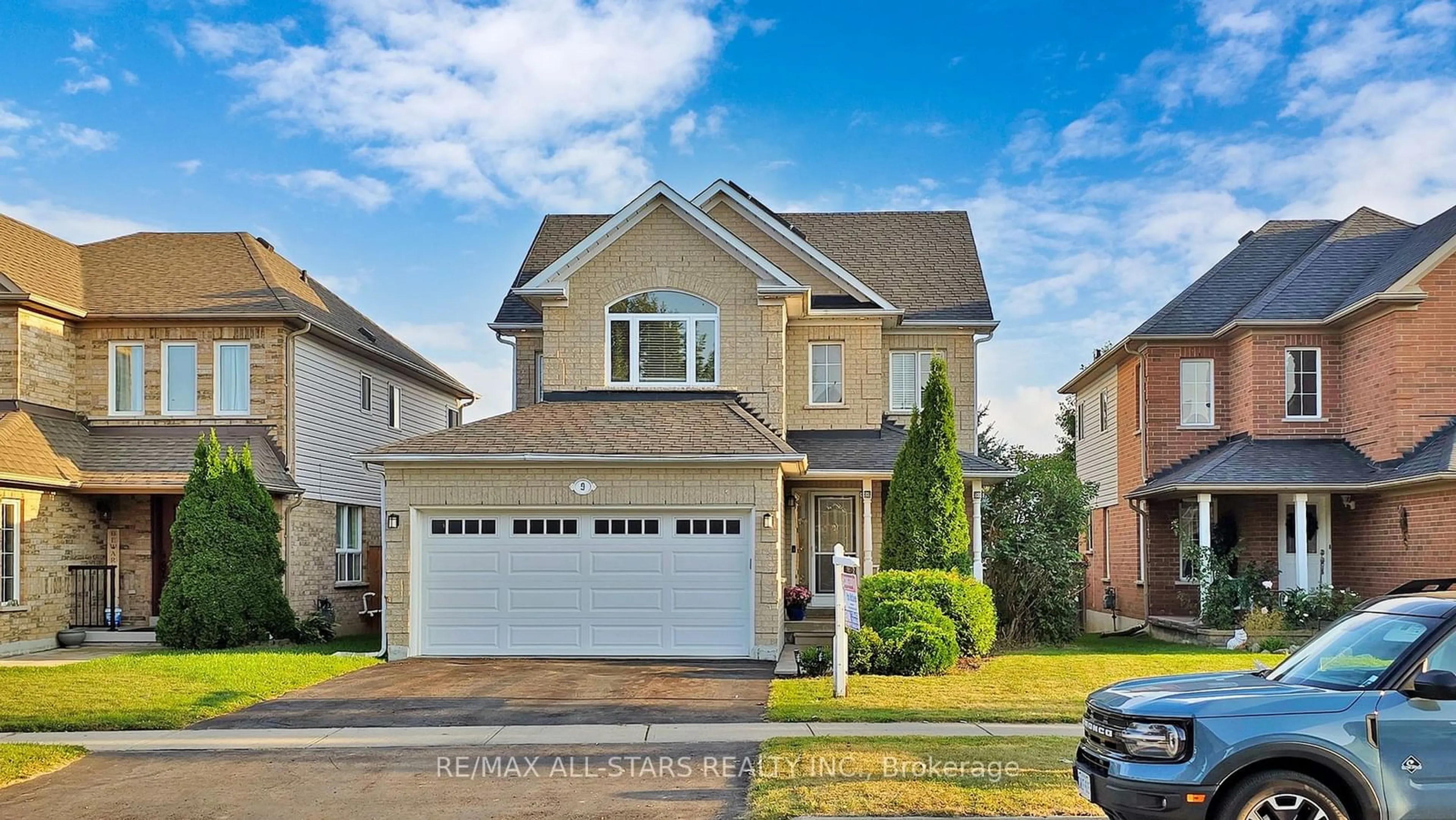 Frontside or backside of a home, the street view for 9 Dunnville Rd, Georgina Ontario L4P 3Y7