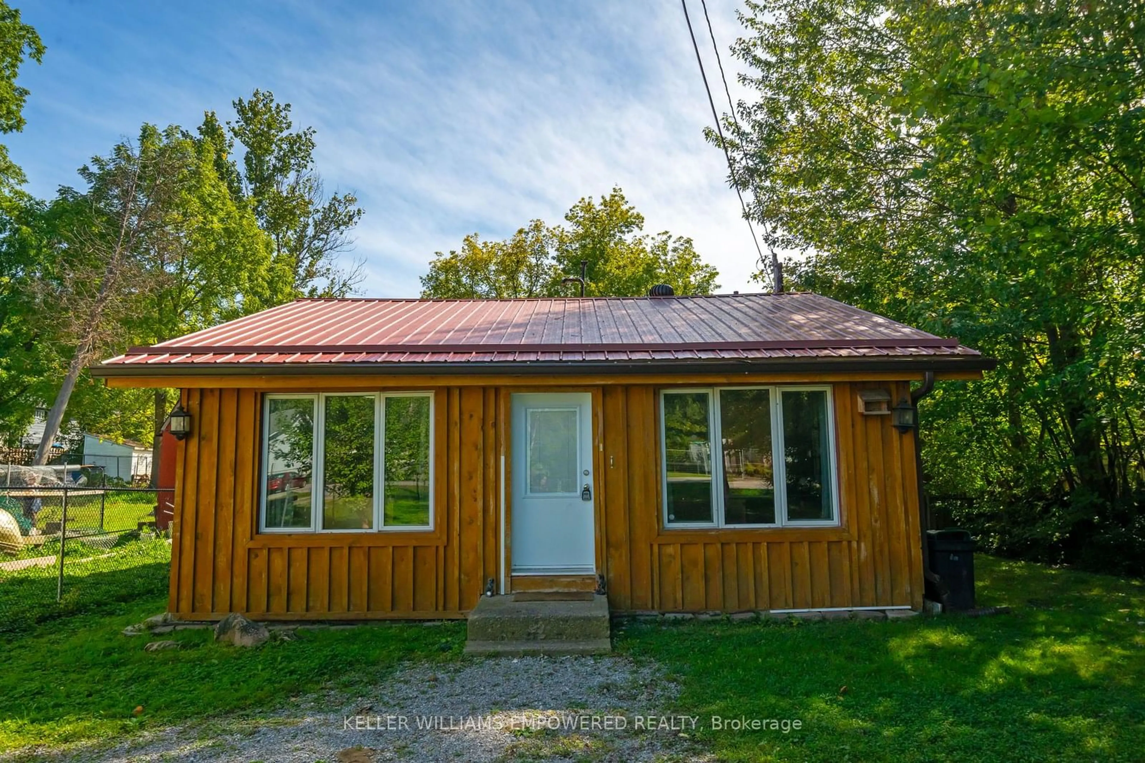 Frontside or backside of a home, cottage for 229 Elm Ave, Georgina Ontario L4P 2V2