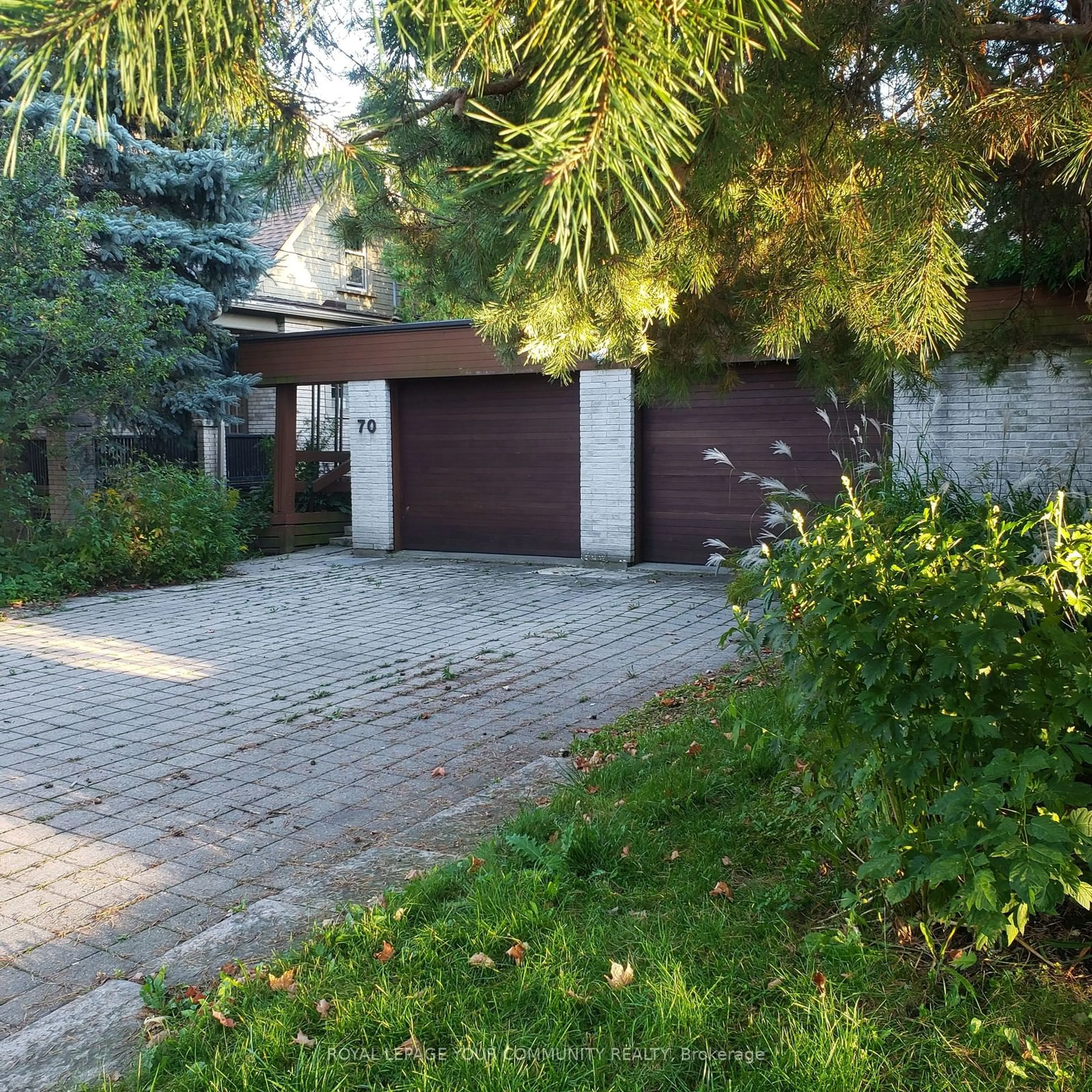 Frontside or backside of a home, cottage for 70 Richmond St, Richmond Hill Ontario L4C 3Y4