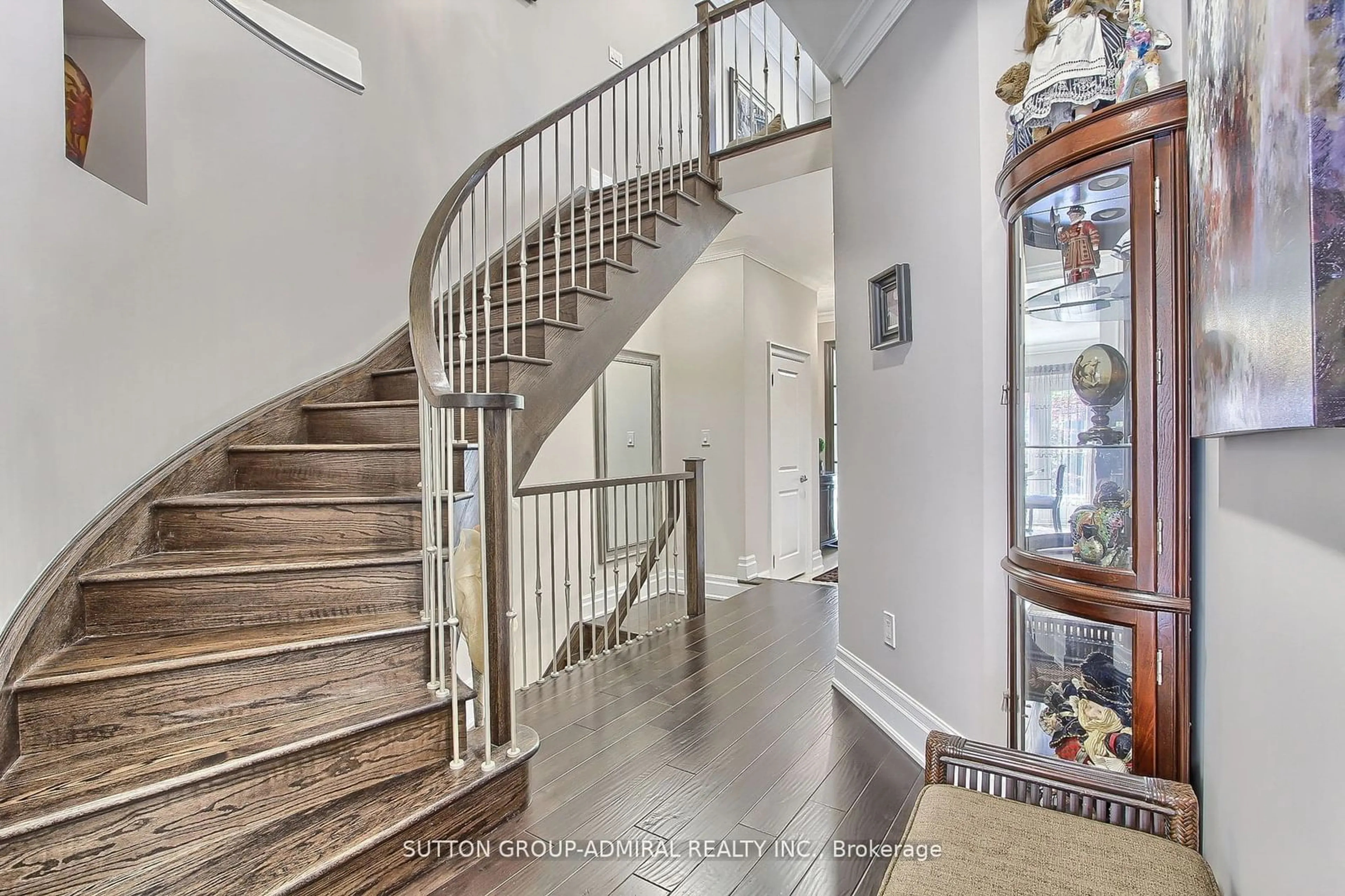 Indoor foyer, wood floors for 52 Jenny Thompson Crt, Richmond Hill Ontario L4S 0E7