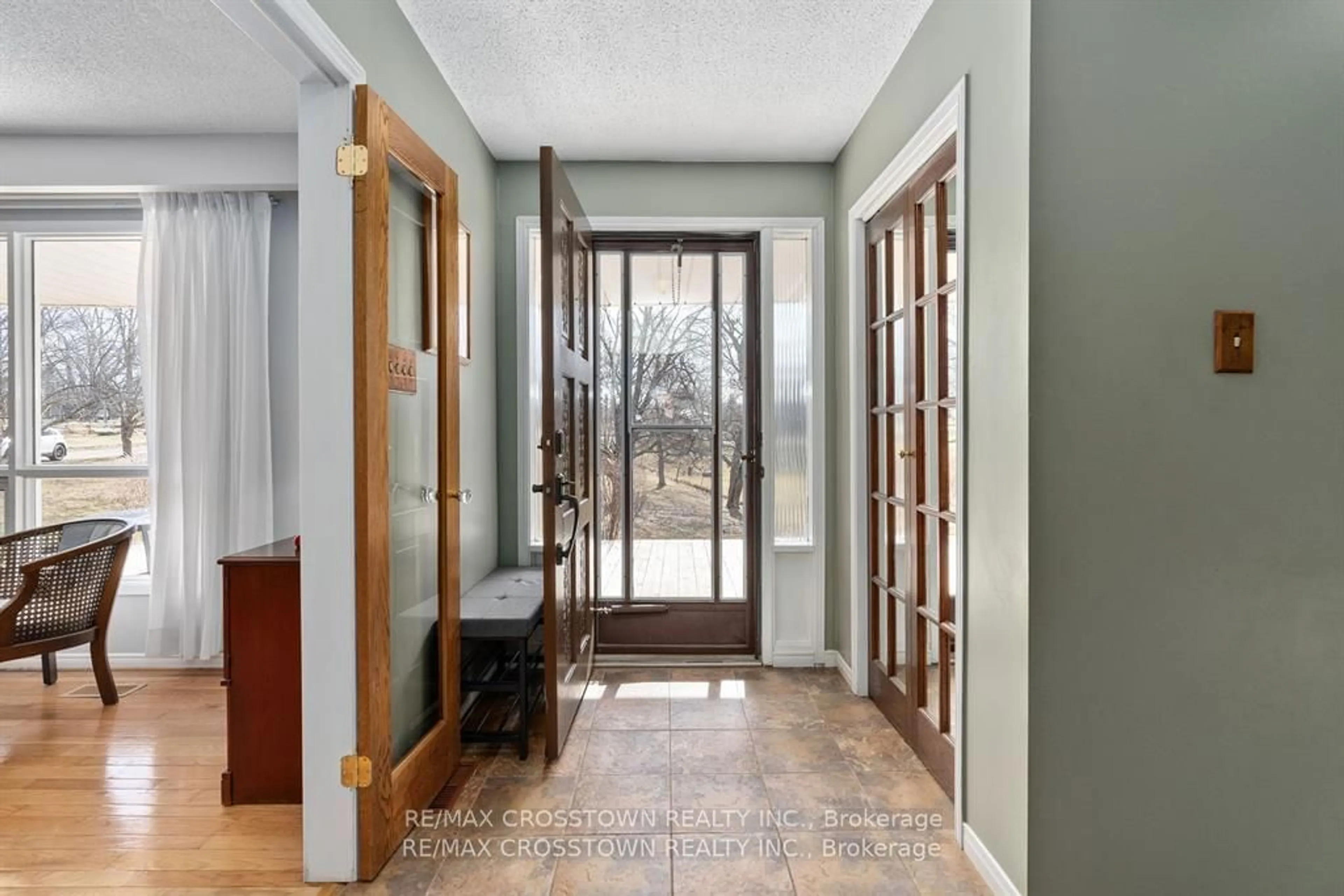 Indoor entryway, wood floors for 5884 7th Line, New Tecumseth Ontario L0G 1A0