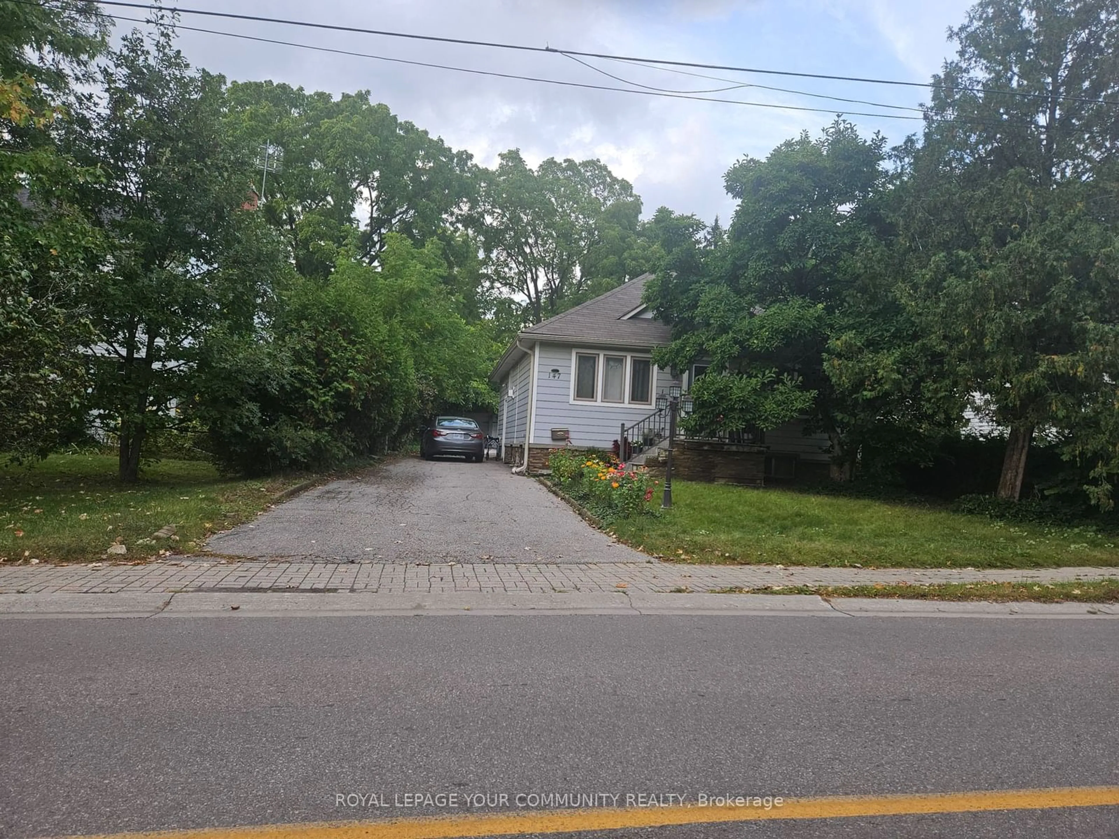 Frontside or backside of a home, the street view for 147 Centre St, Richmond Hill Ontario L4C 3P6