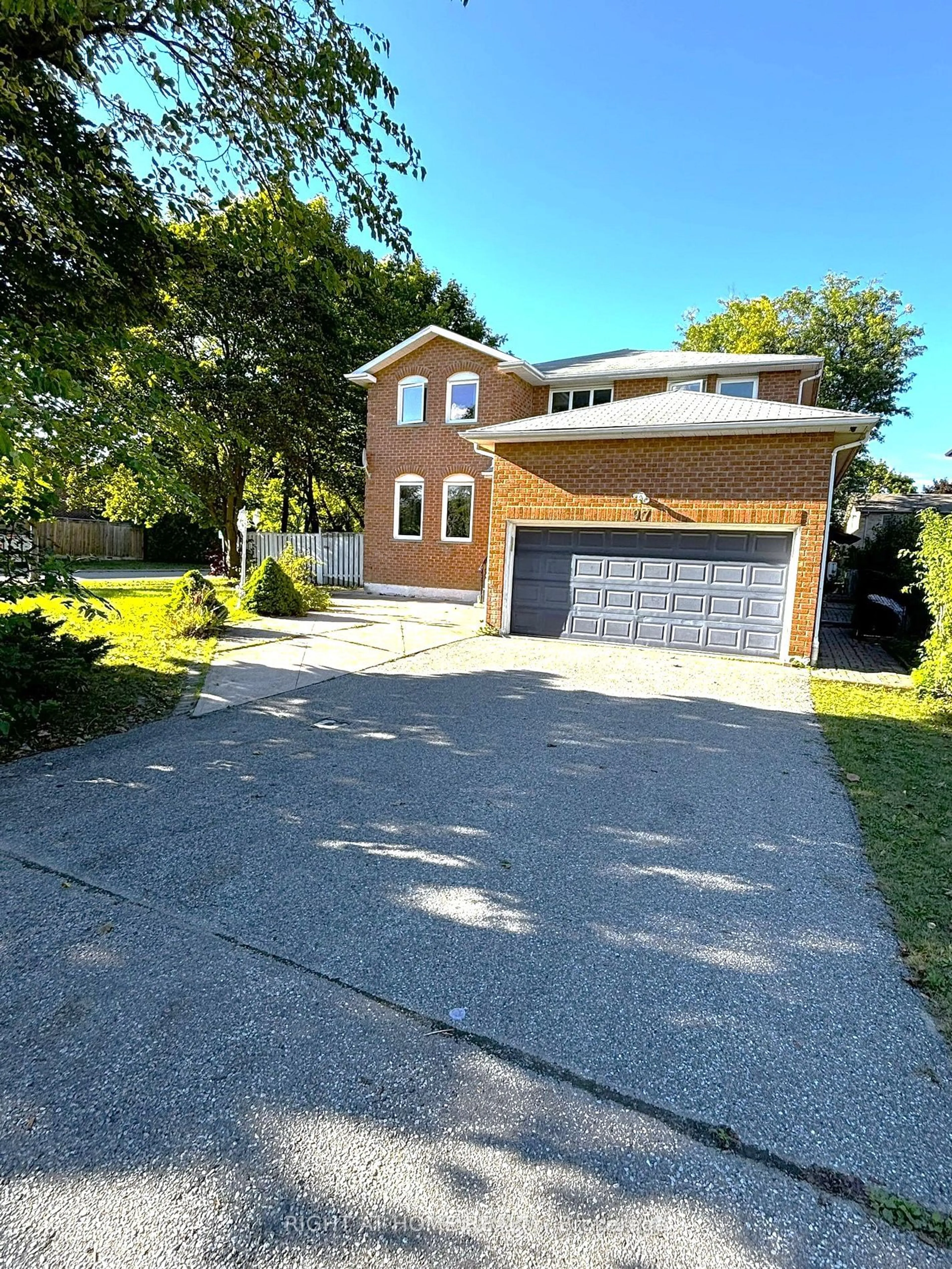 Frontside or backside of a home, the street view for 97 Carrington Dr, Richmond Hill Ontario L4C 7X8