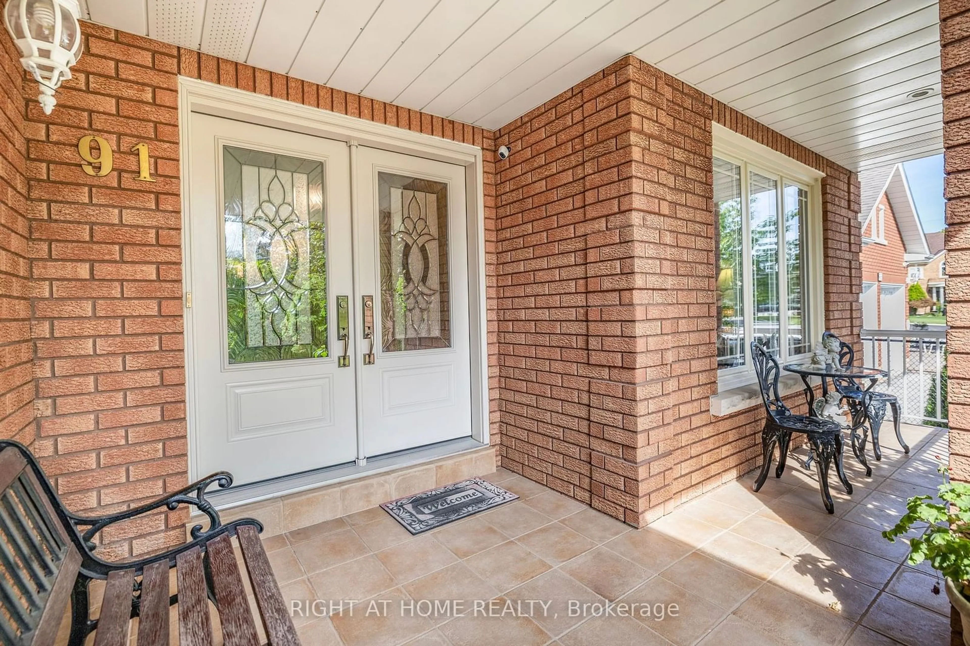 Indoor entryway for 91 Calgary Gdns, Vaughan Ontario L4L 8B3