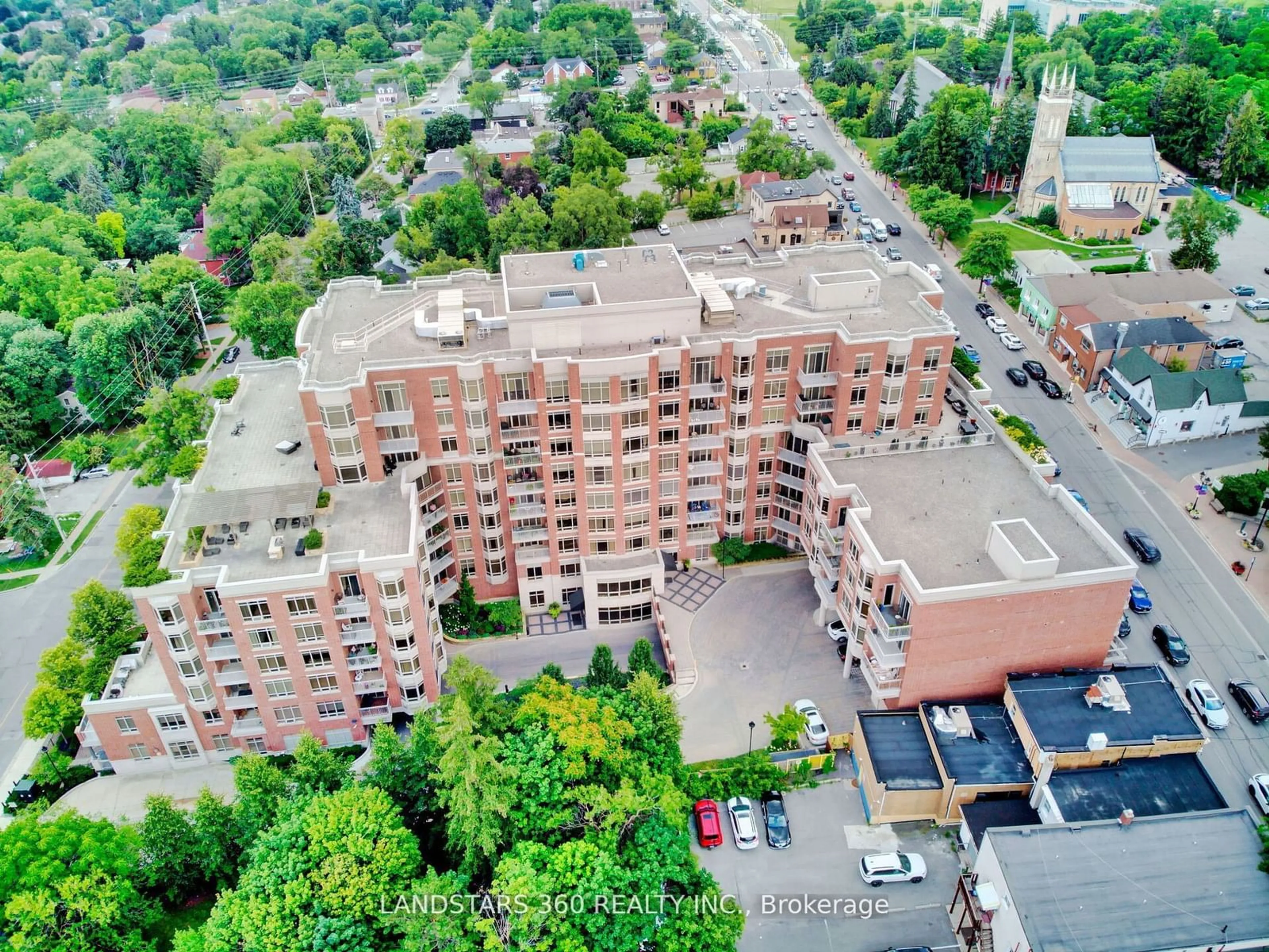 A pic from outside/outdoor area/front of a property/back of a property/a pic from drone, city buildings view from balcony for 10101 Yonge St #101, Richmond Hill Ontario L4C 0V6