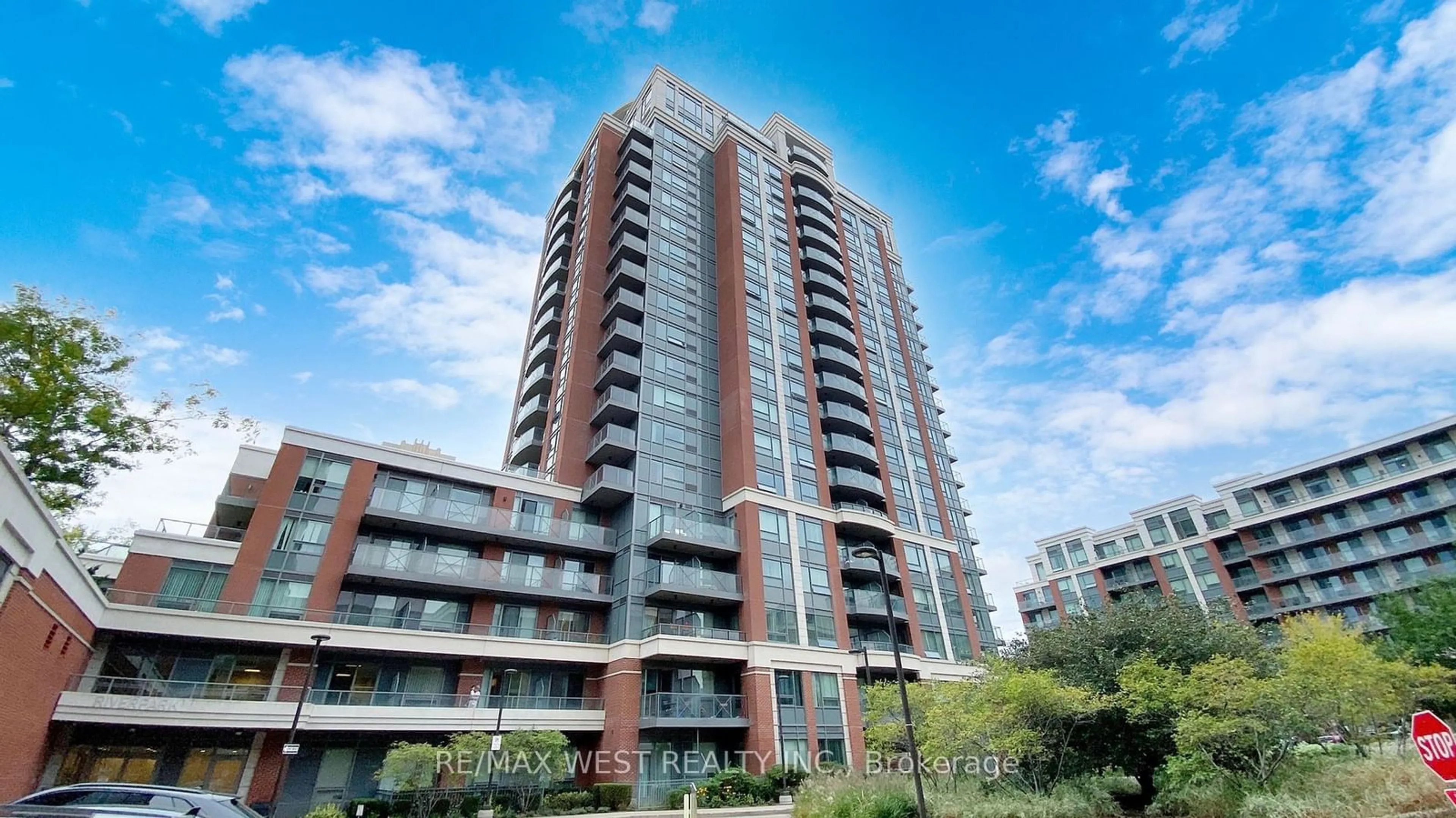 A pic from exterior of the house or condo, the front or back of building for 1 Uptown Dr #303, Markham Ontario L3R 5C1