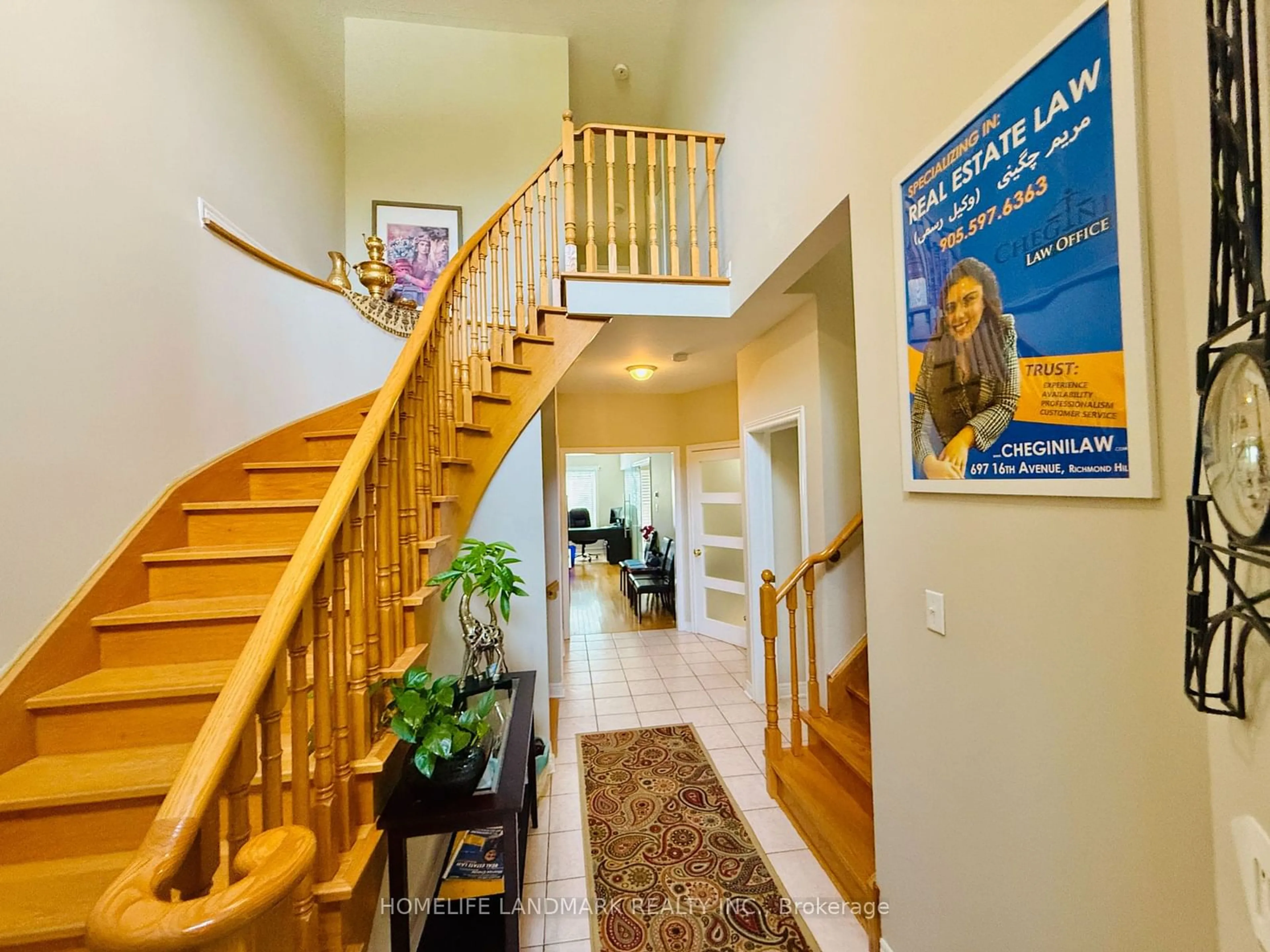 Indoor foyer, wood floors for 697 Sixteenth Ave, Richmond Hill Ontario L4C 7A8