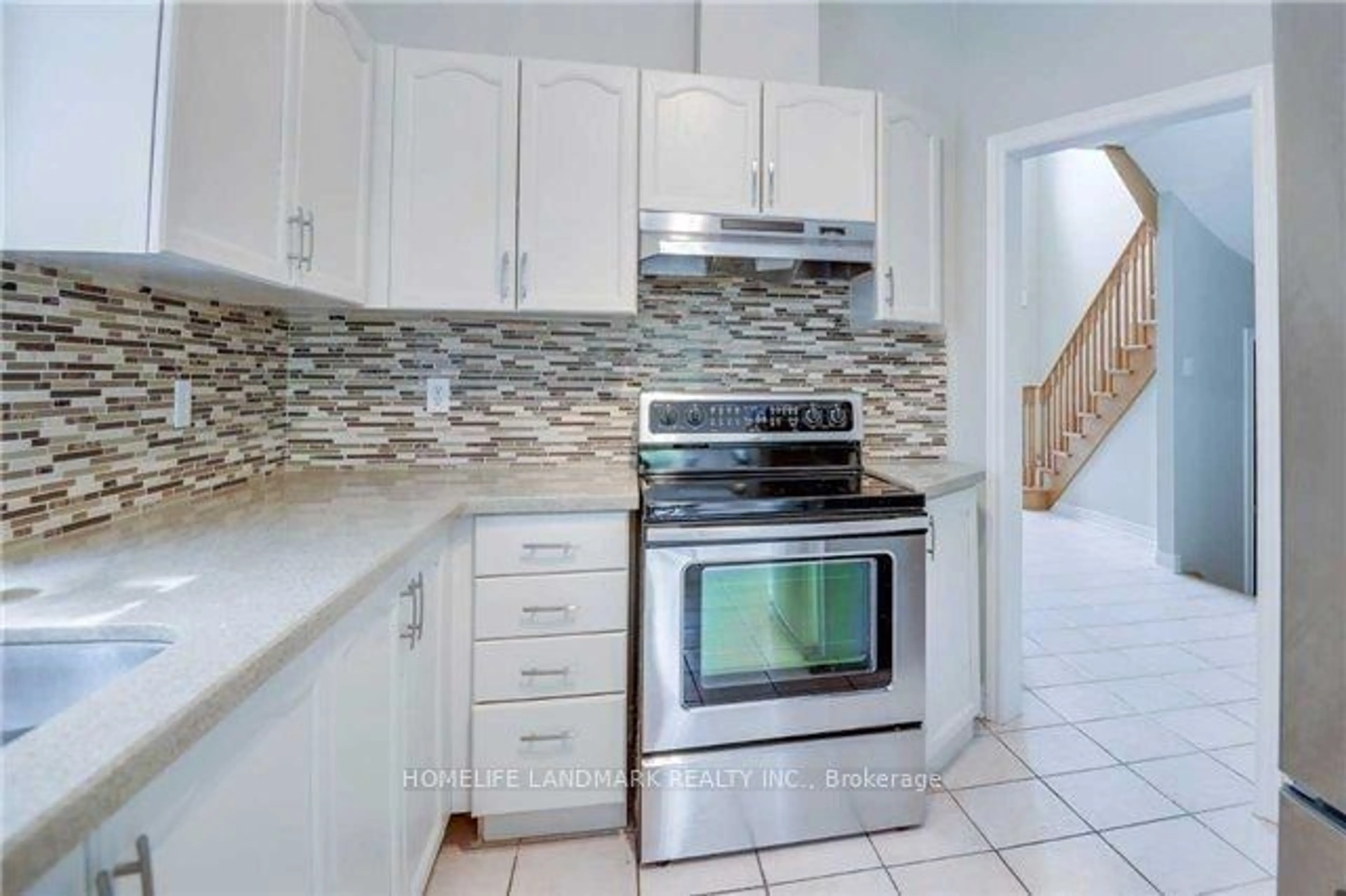 Kitchen, ceramic floors, cottage for 697 Sixteenth Ave, Richmond Hill Ontario L4C 7A8