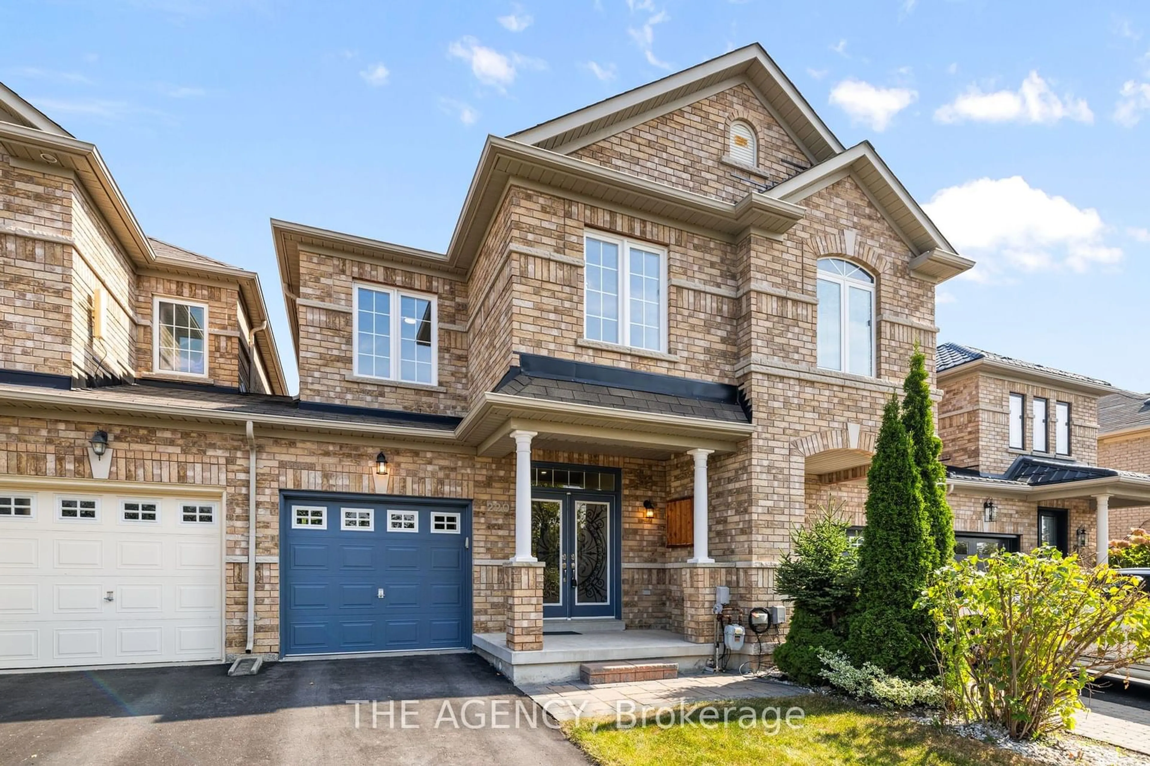 Home with brick exterior material for 220 Lauderdale Dr, Vaughan Ontario L6A 0N4