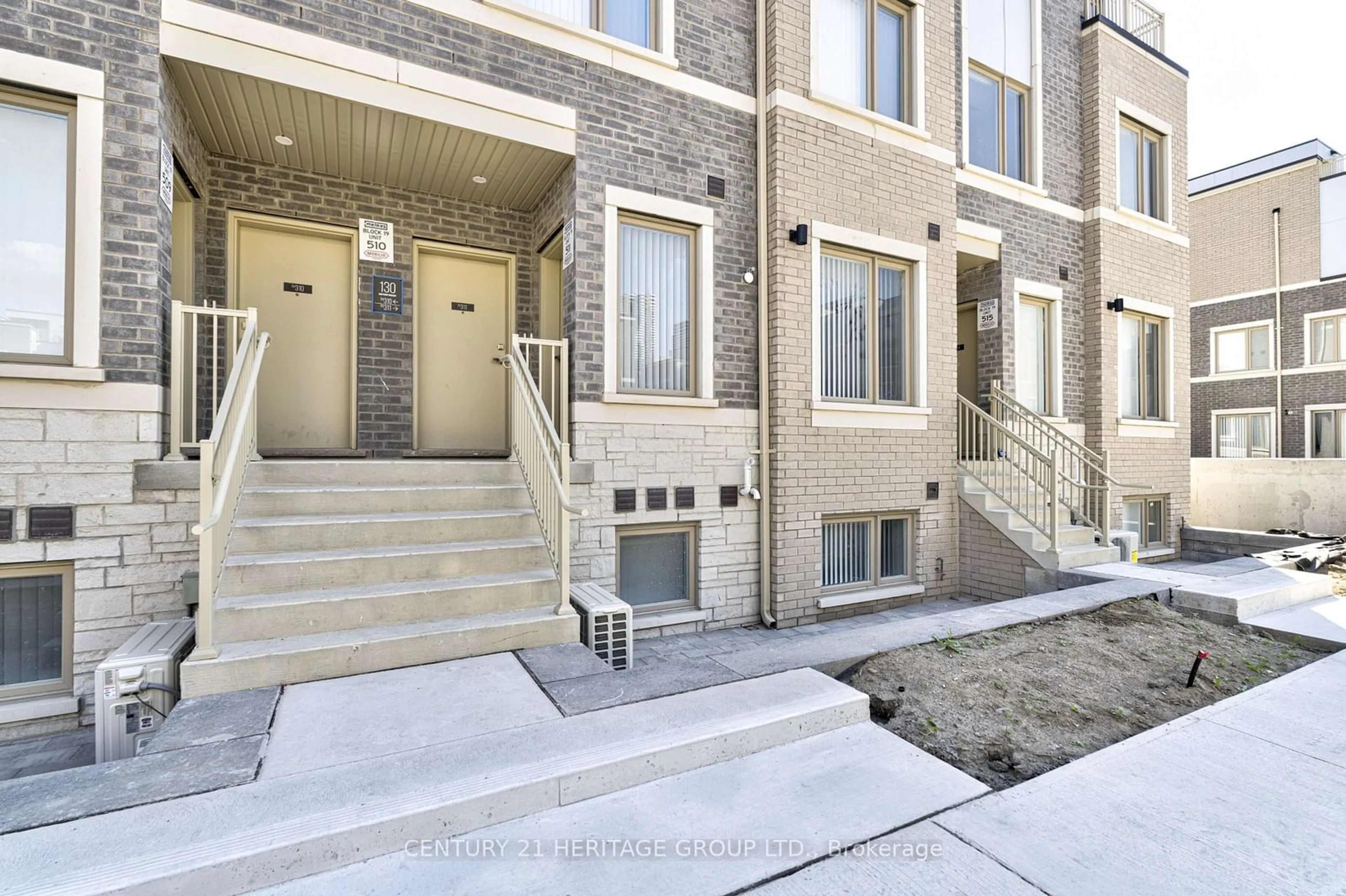 A pic from exterior of the house or condo, the street view for 130 Honeycrisp Cres #TH312, Vaughan Ontario L4K 5Z8