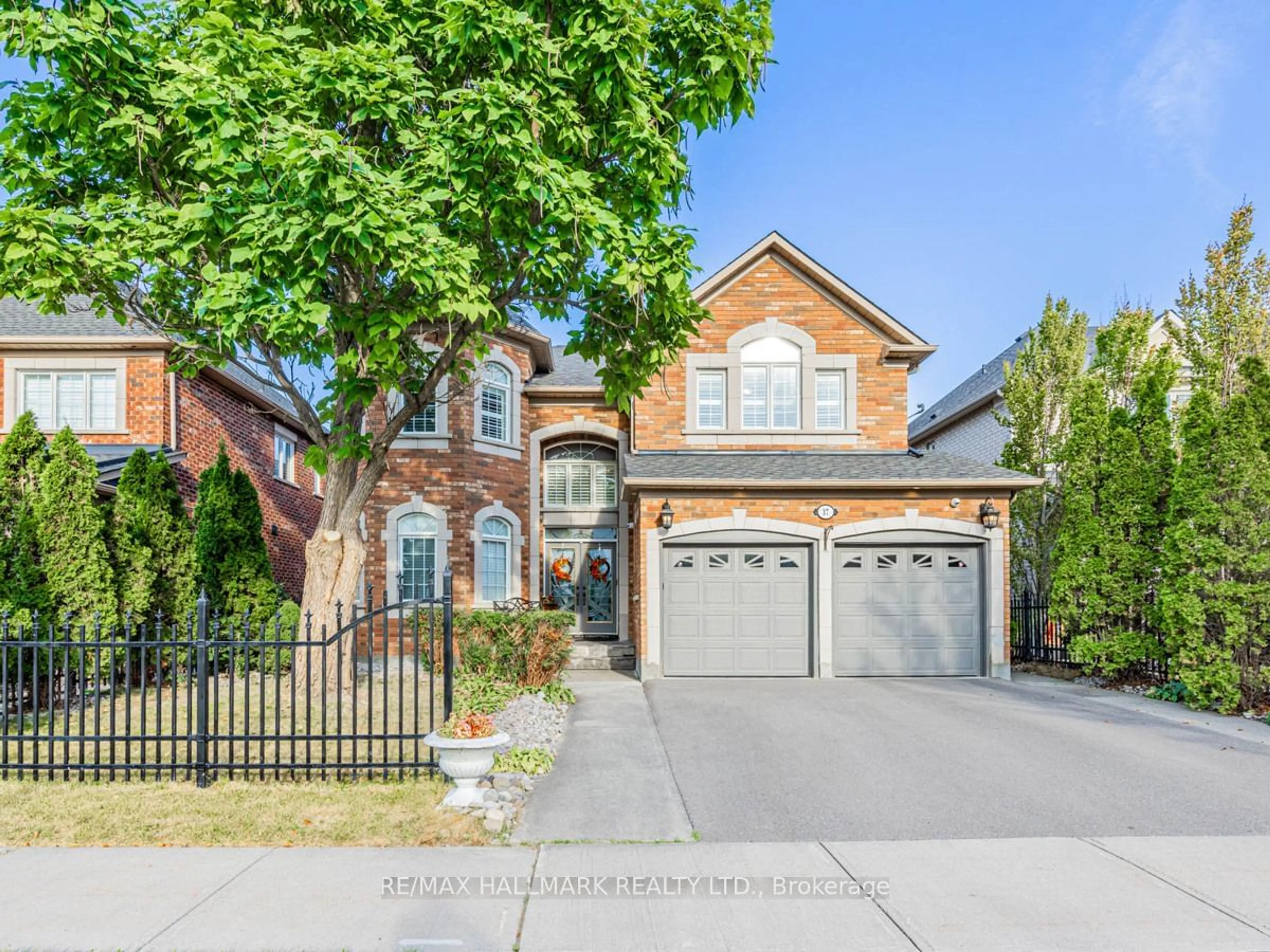 Frontside or backside of a home for 37 RED CARDINAL Tr, Richmond Hill Ontario L4E 3Y4