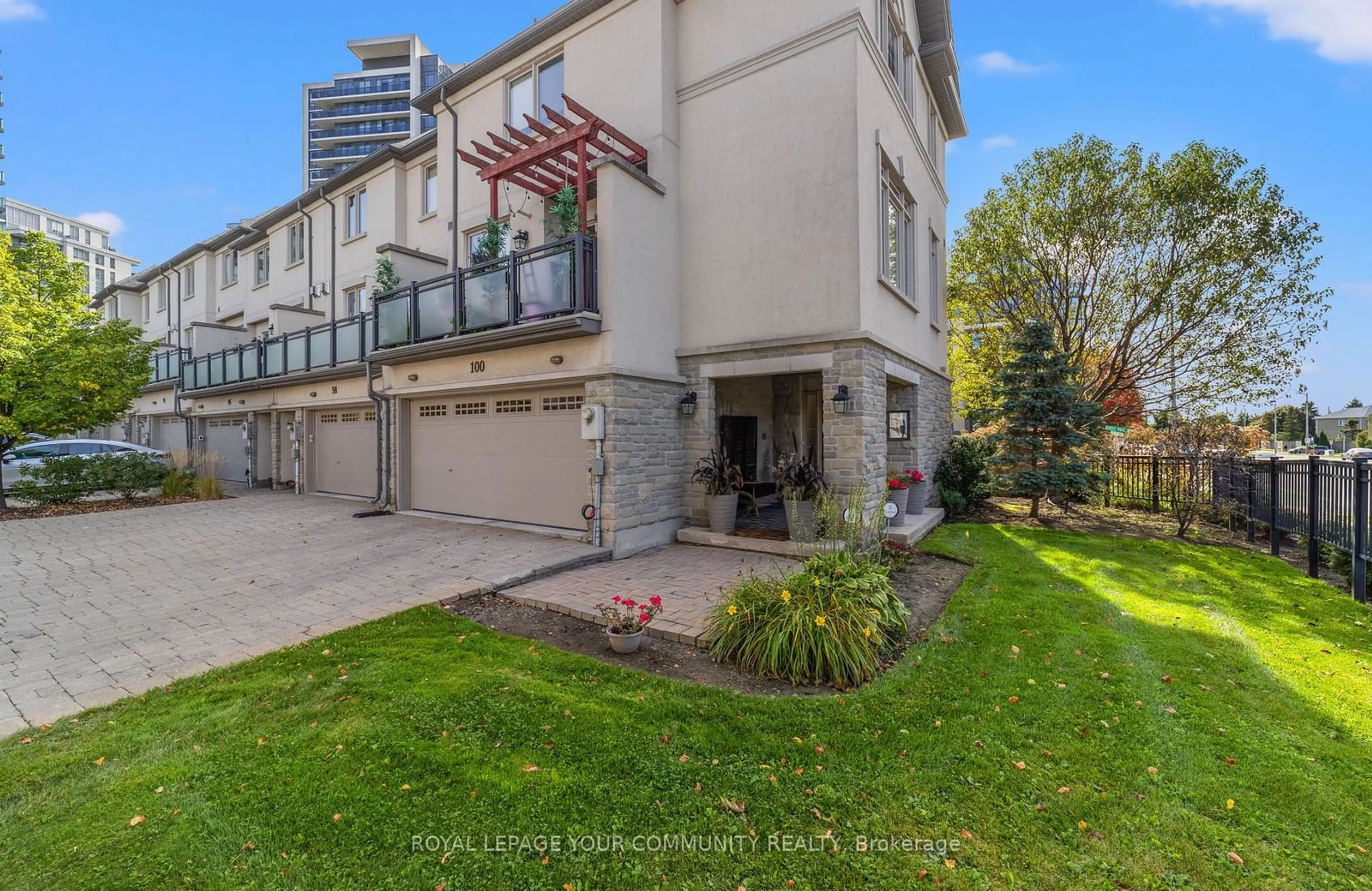 A pic from exterior of the house or condo, the street view for 100 North Park Rd, Vaughan Ontario L4J 0G8