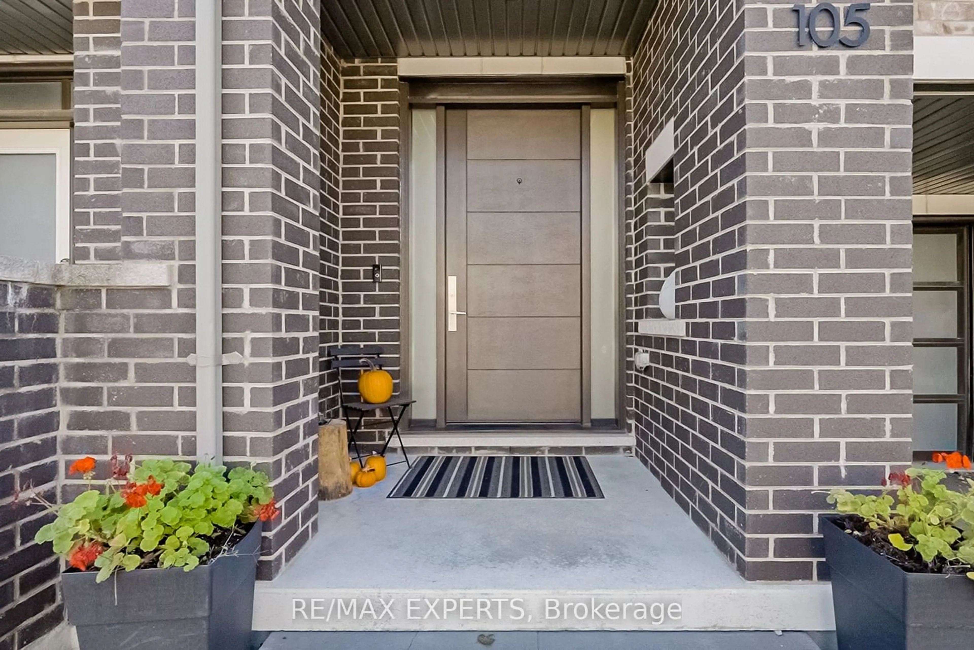 Indoor entryway for 105 Dariole Dr, Richmond Hill Ontario L4E 5B6