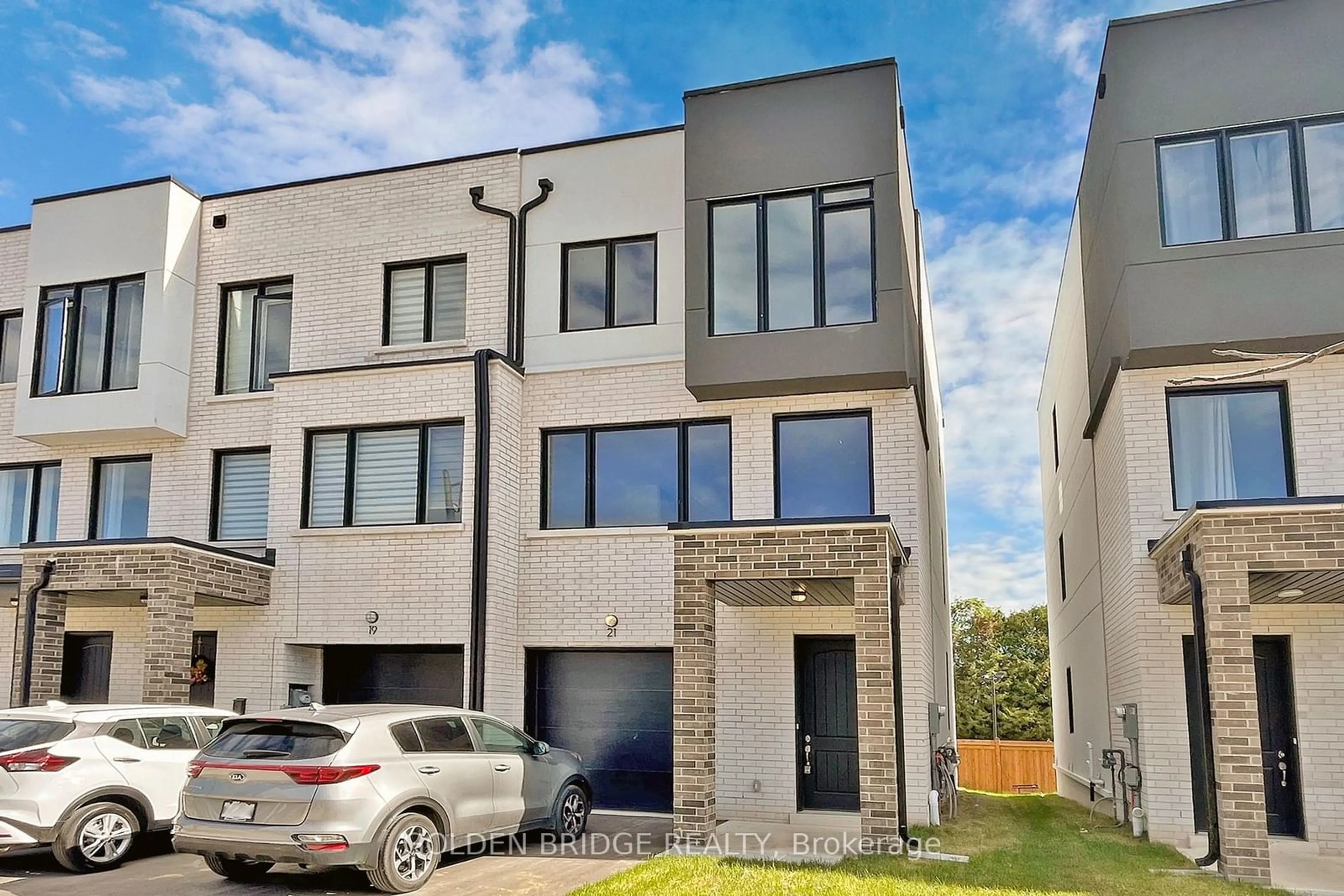 A pic from exterior of the house or condo, the street view for 21 Persica St, Richmond Hill Ontario L4E 2T3