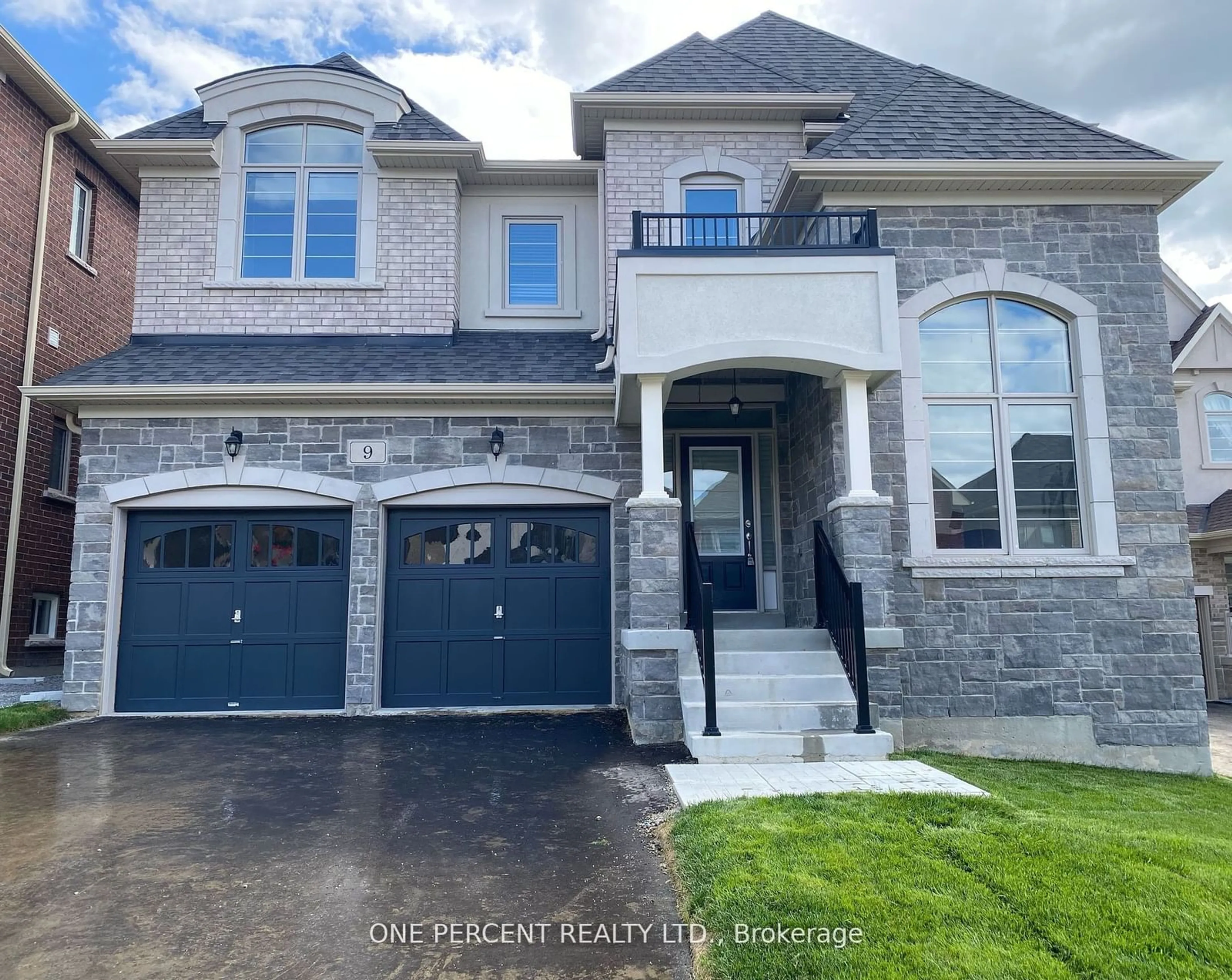 Home with brick exterior material for 9 Goodwin Crt, East Gwillimbury Ontario L0G 1V0