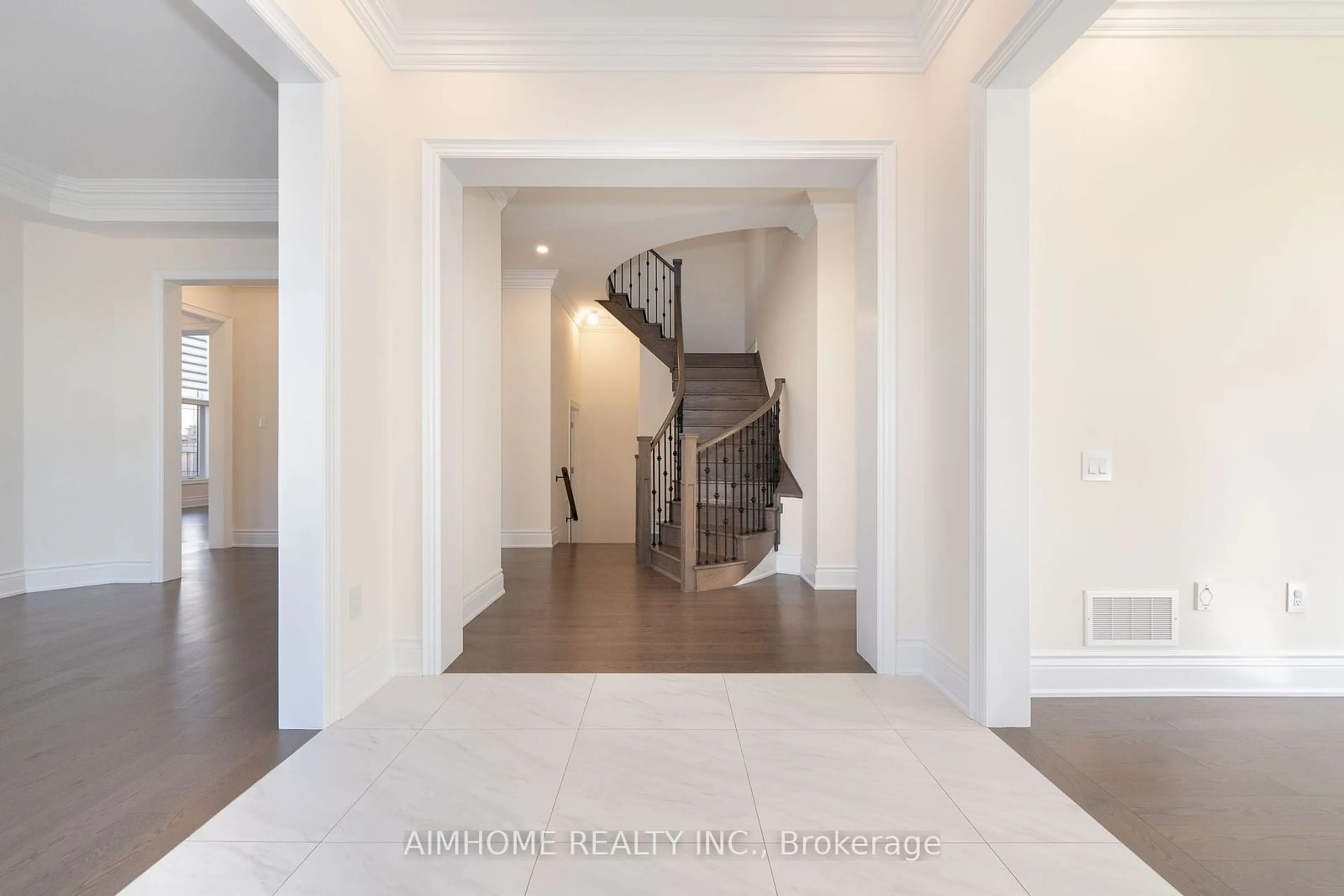 Indoor entryway, wood floors for 32 Sofia Olivia Cres, Vaughan Ontario L6A 4T2