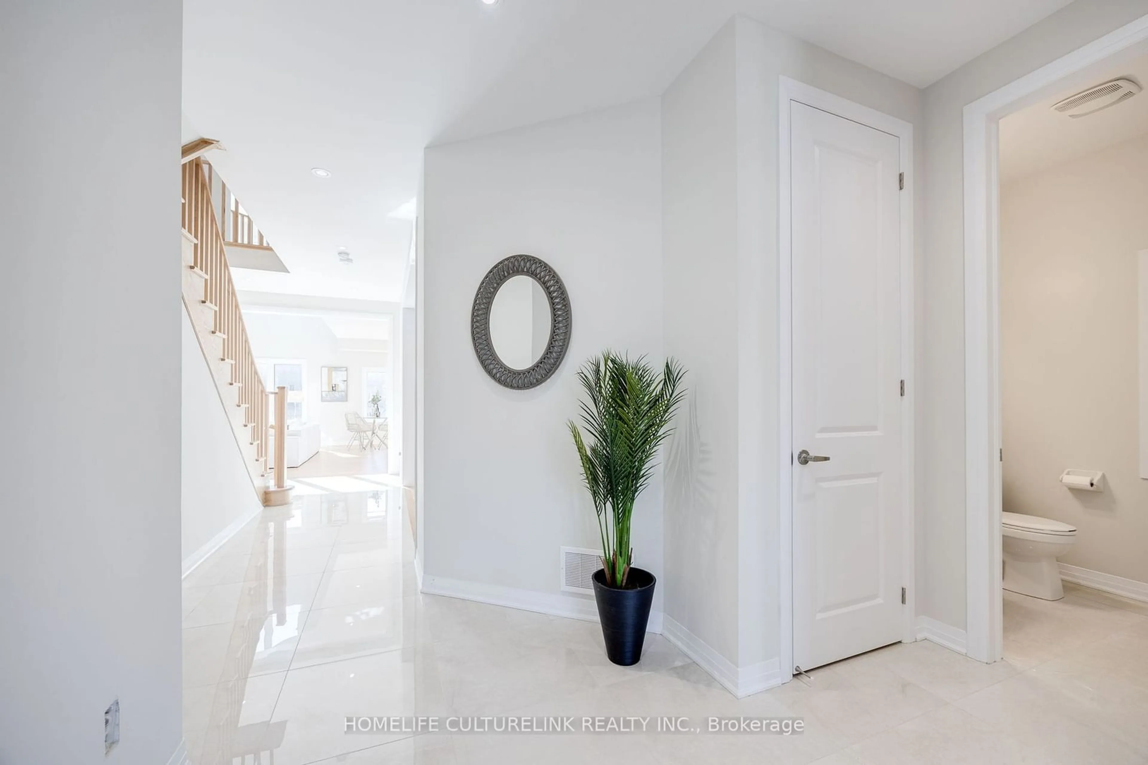 Indoor entryway, ceramic floors for 1207 Wickham Rd, Innisfil Ontario L9S 0R1