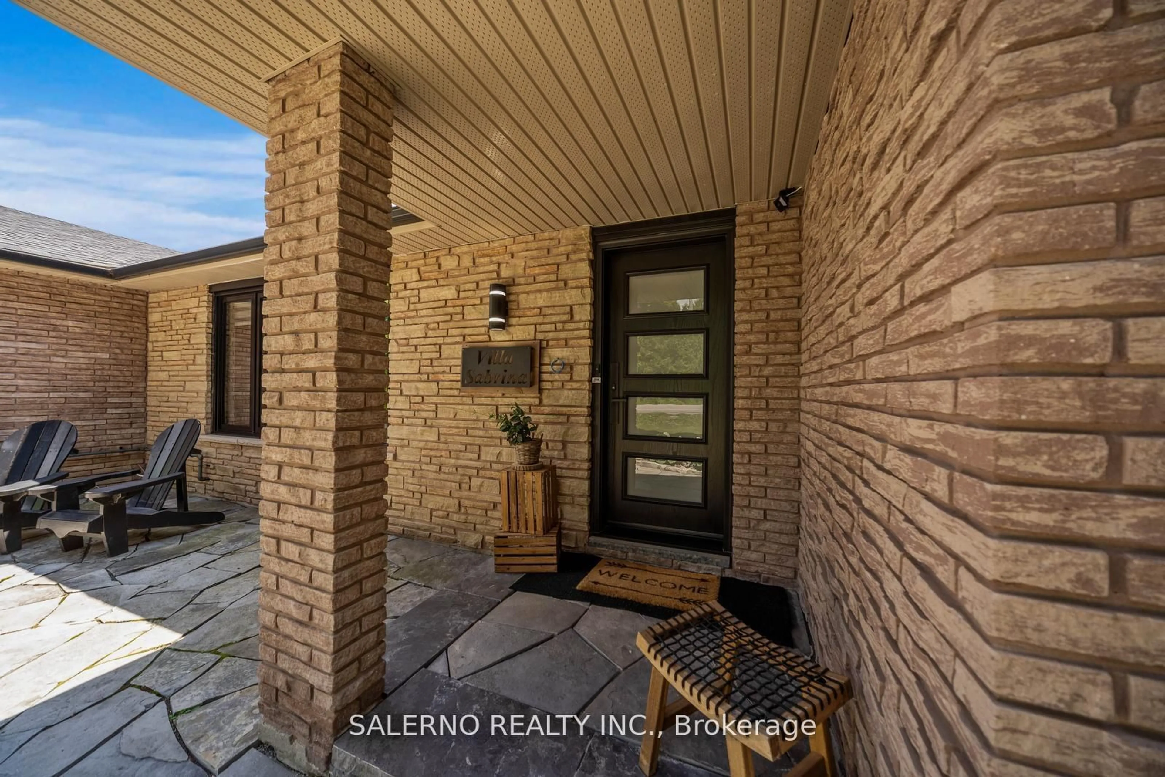 Indoor entryway, wood floors for 2171 Gilford Rd, Innisfil Ontario L0L 1R0