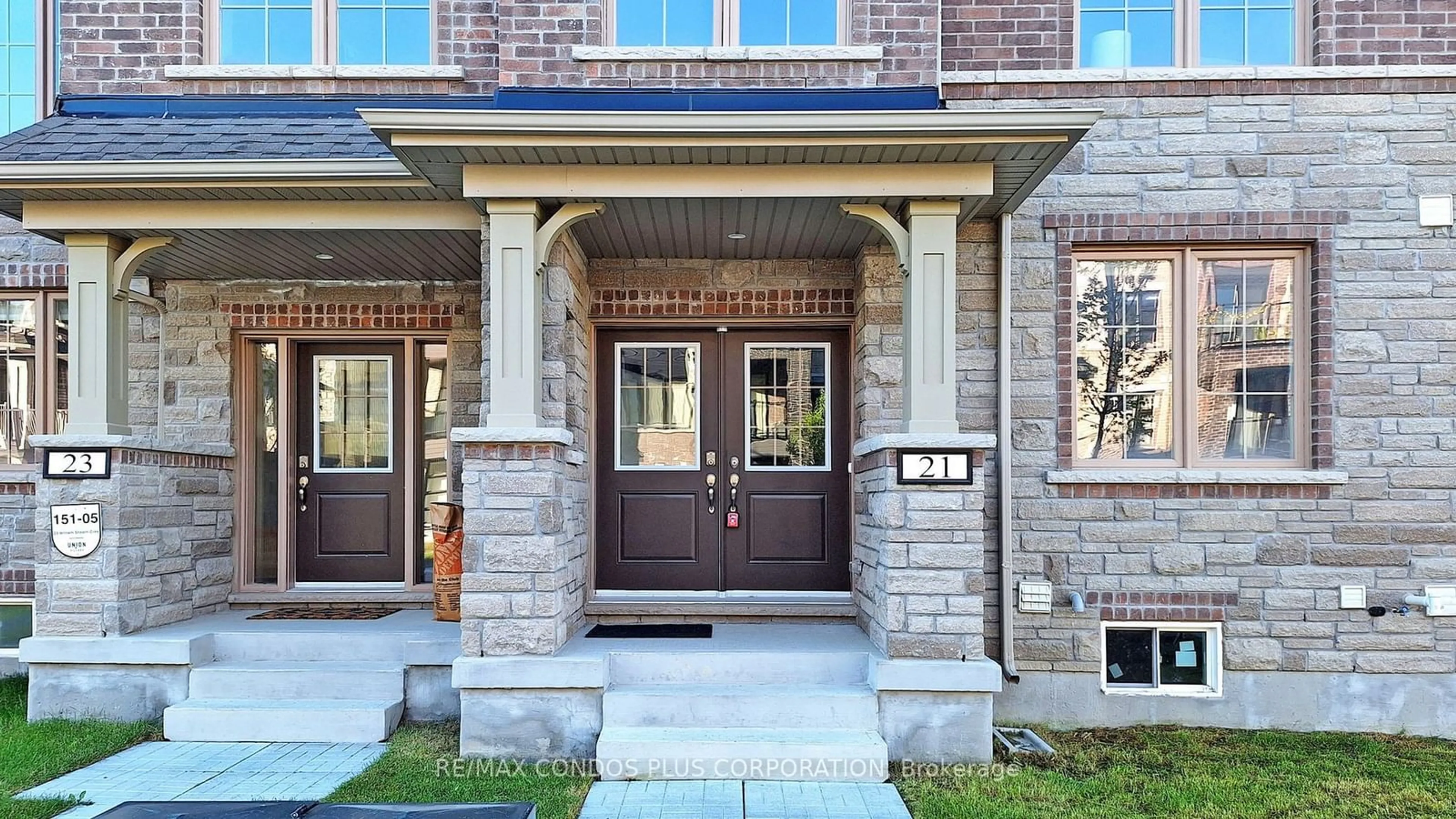 Home with brick exterior material for 21 William Shearn Cres, Markham Ontario L6C 3J3