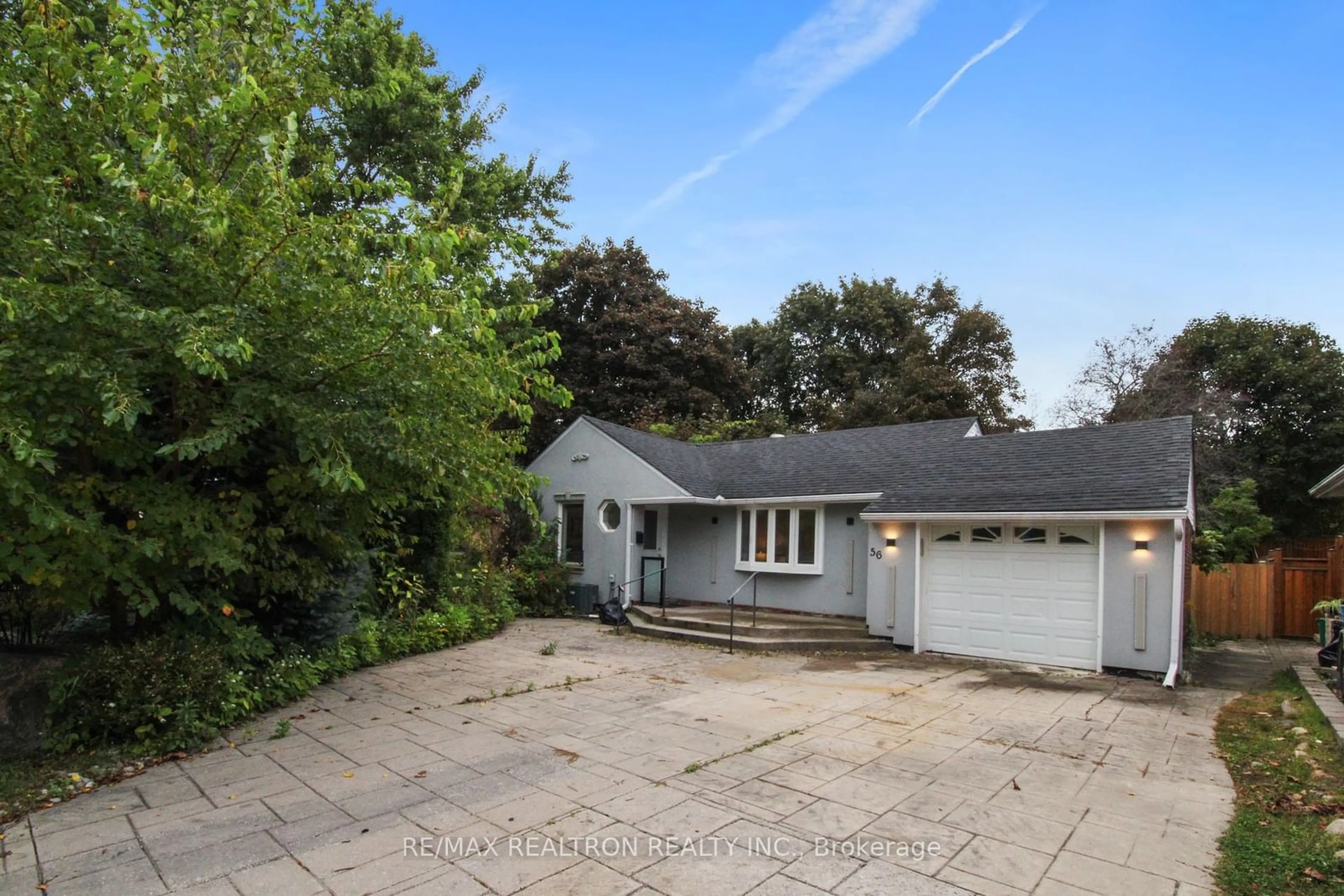 Frontside or backside of a home, cottage for 56 Don Mor Dr, Newmarket Ontario L3Y 1G7