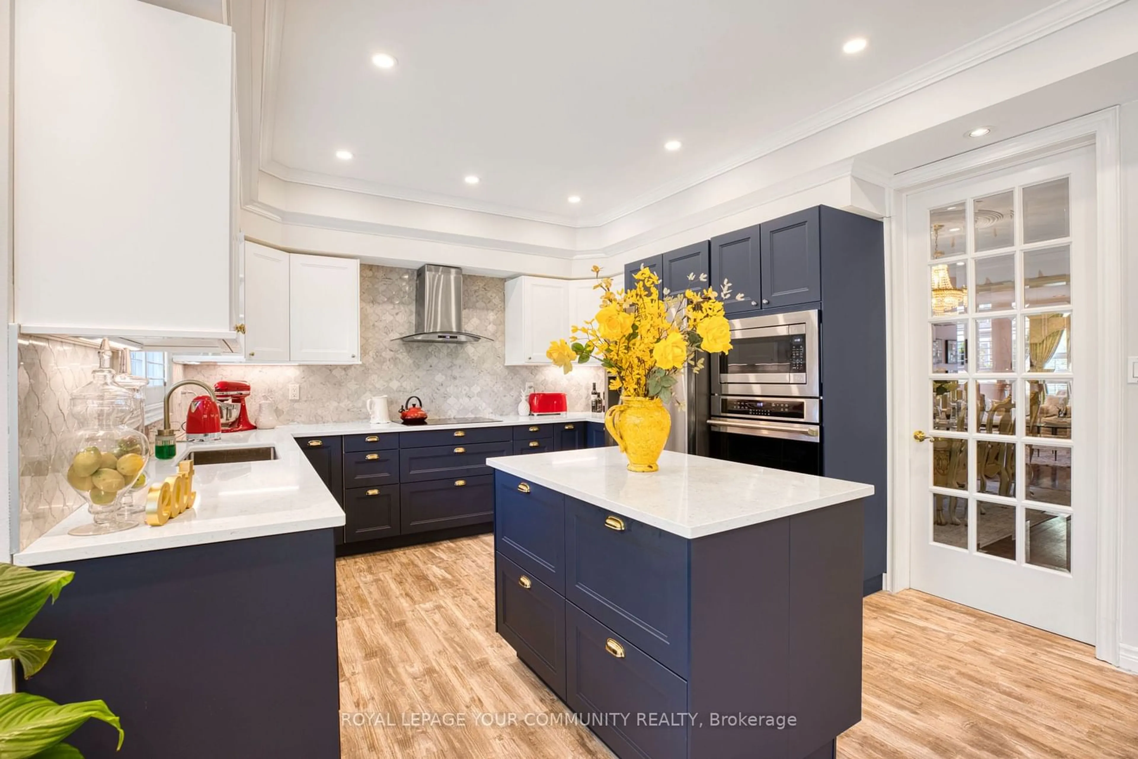 Contemporary kitchen, wood floors for 130 Grey Alder Ave, Richmond Hill Ontario L4B 3P9