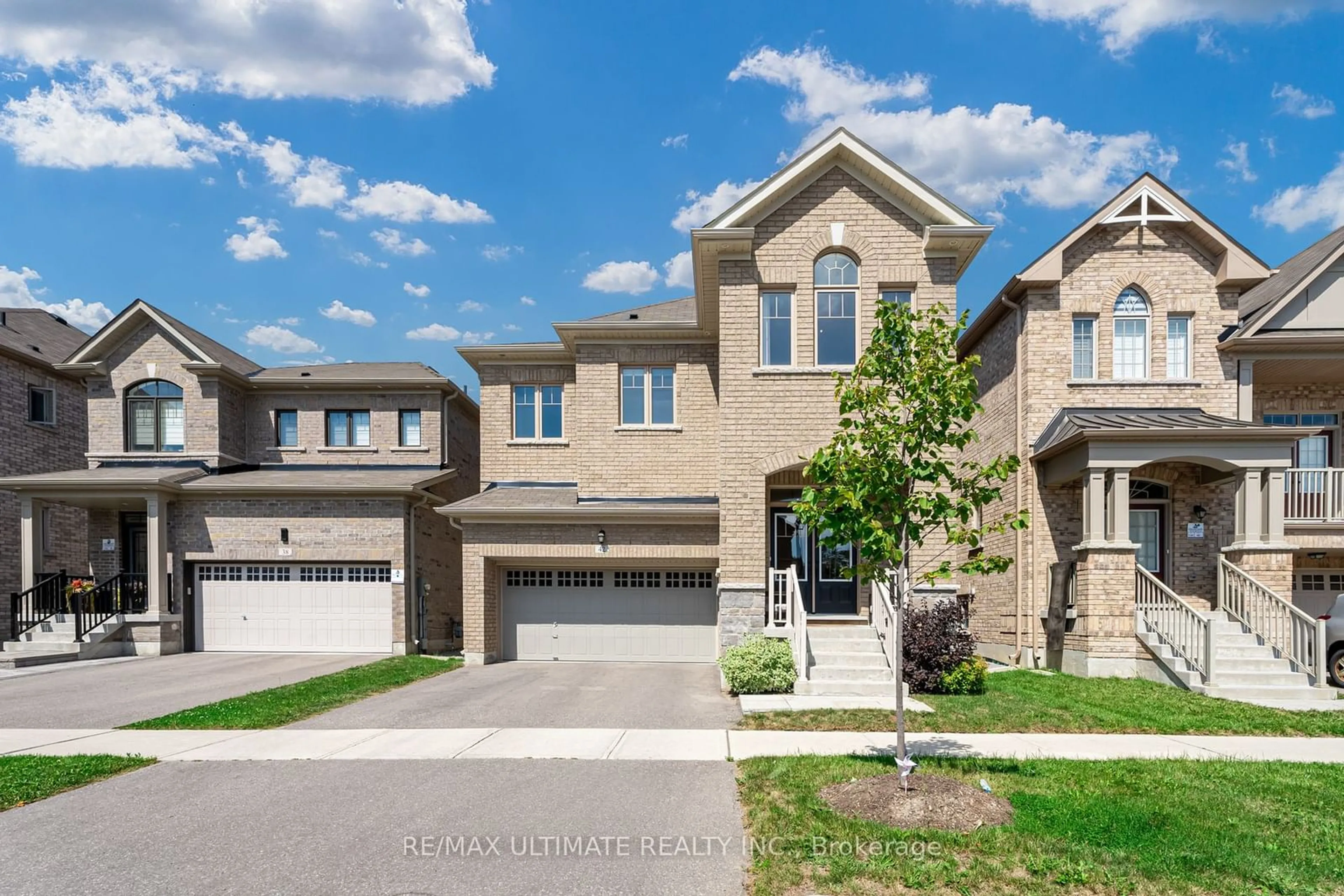 A pic from exterior of the house or condo for 42 Buttonleaf Cres, Whitchurch-Stouffville Ontario L4A 4P5