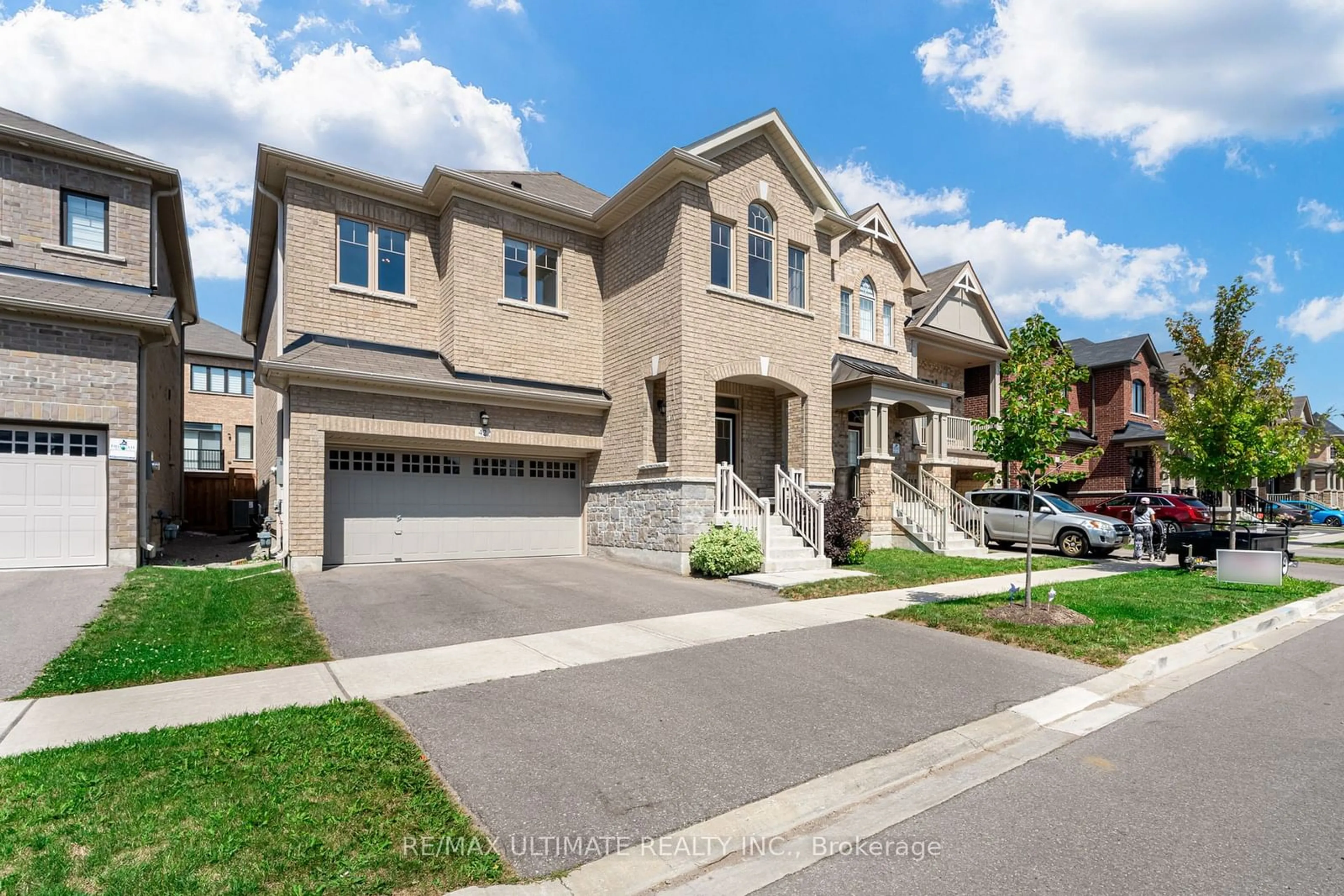 Frontside or backside of a home for 42 Buttonleaf Cres, Whitchurch-Stouffville Ontario L4A 4P5