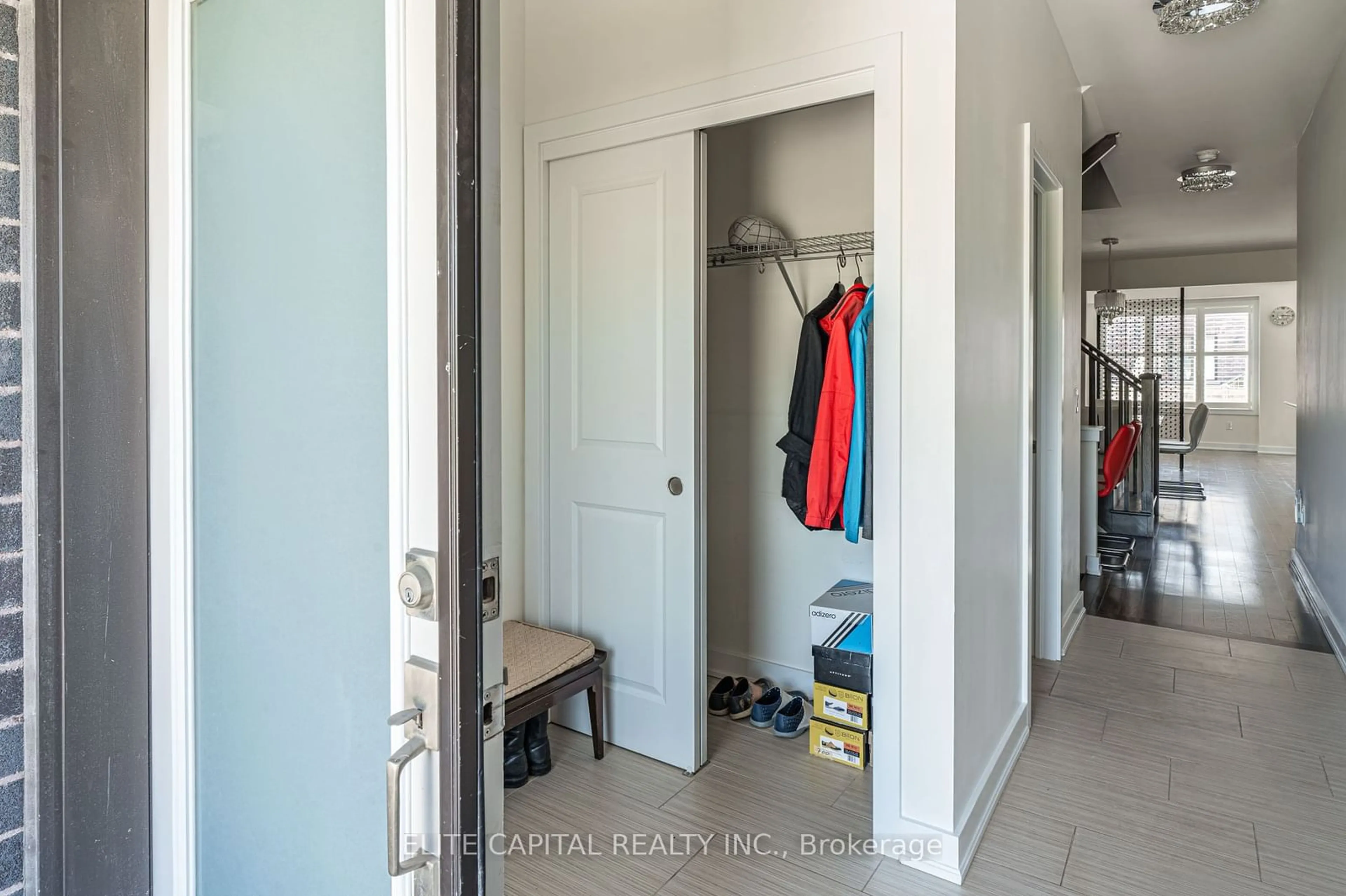 Indoor entryway for 170 Dariole Dr, Richmond Hill Ontario L4E 0Y9