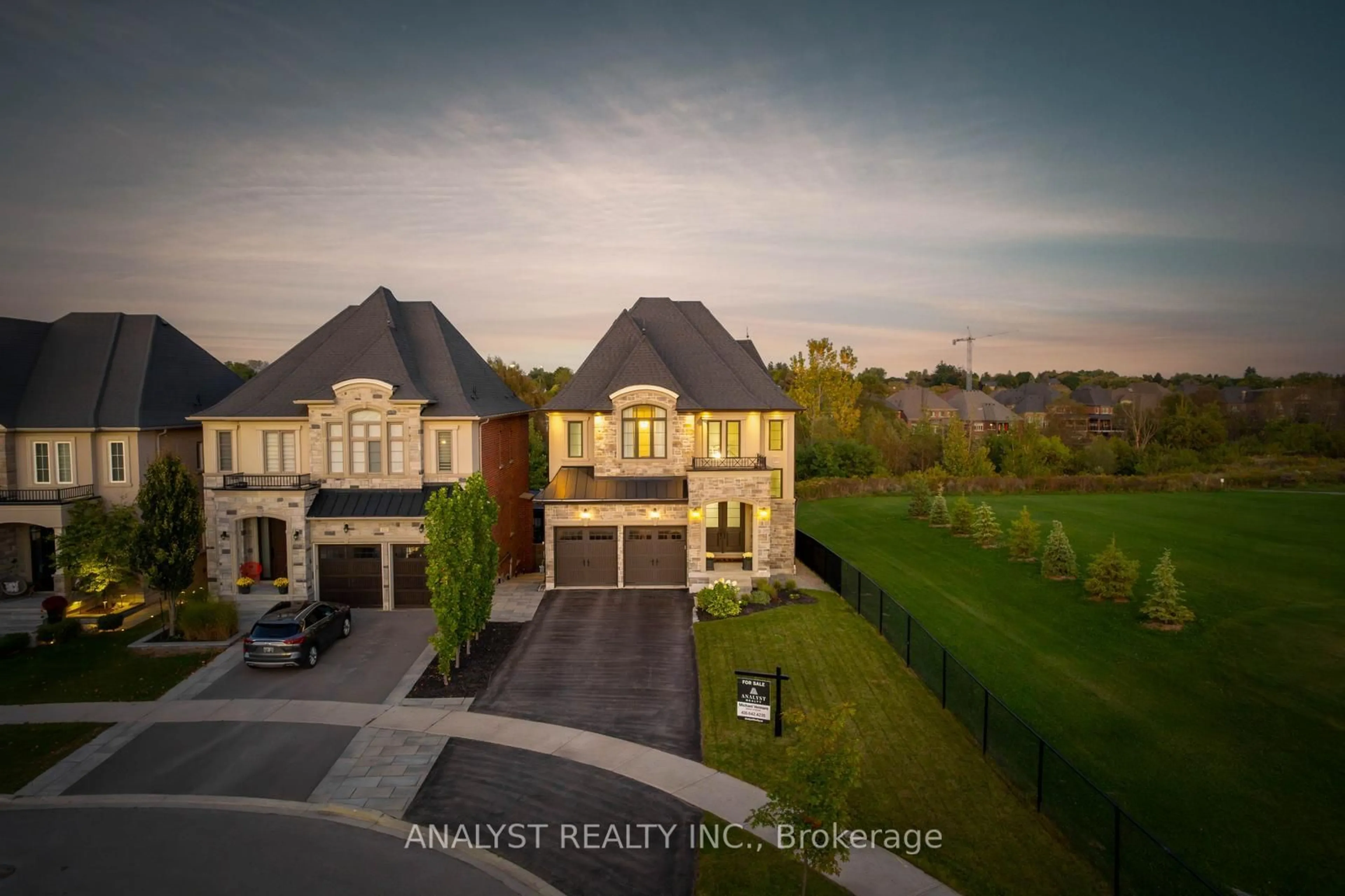 Frontside or backside of a home, the street view for 124 Robert Berry Cres, King Ontario L7B 1H8