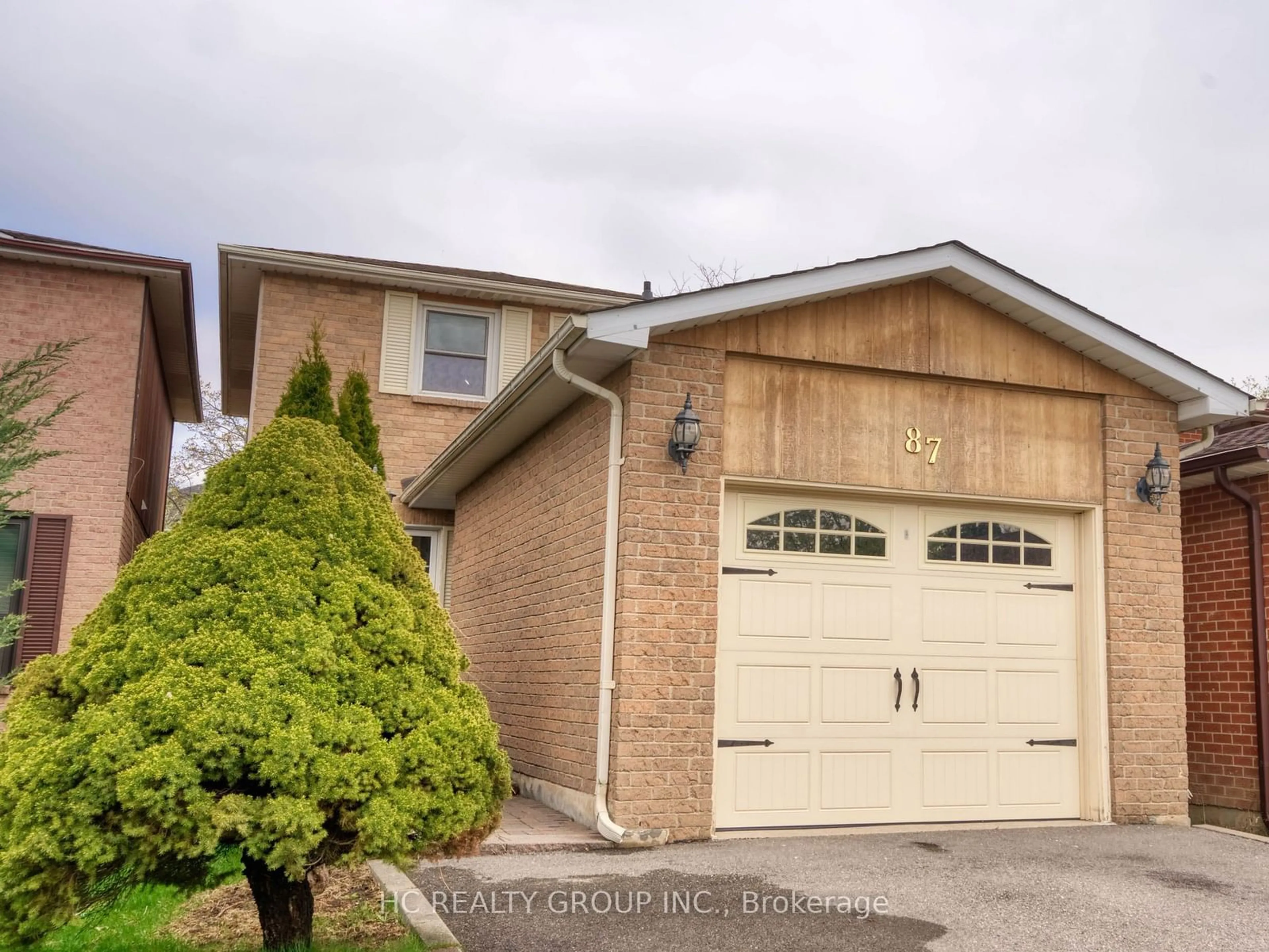 Frontside or backside of a home, the street view for 87 Lund St, Richmond Hill Ontario L4C 5V3