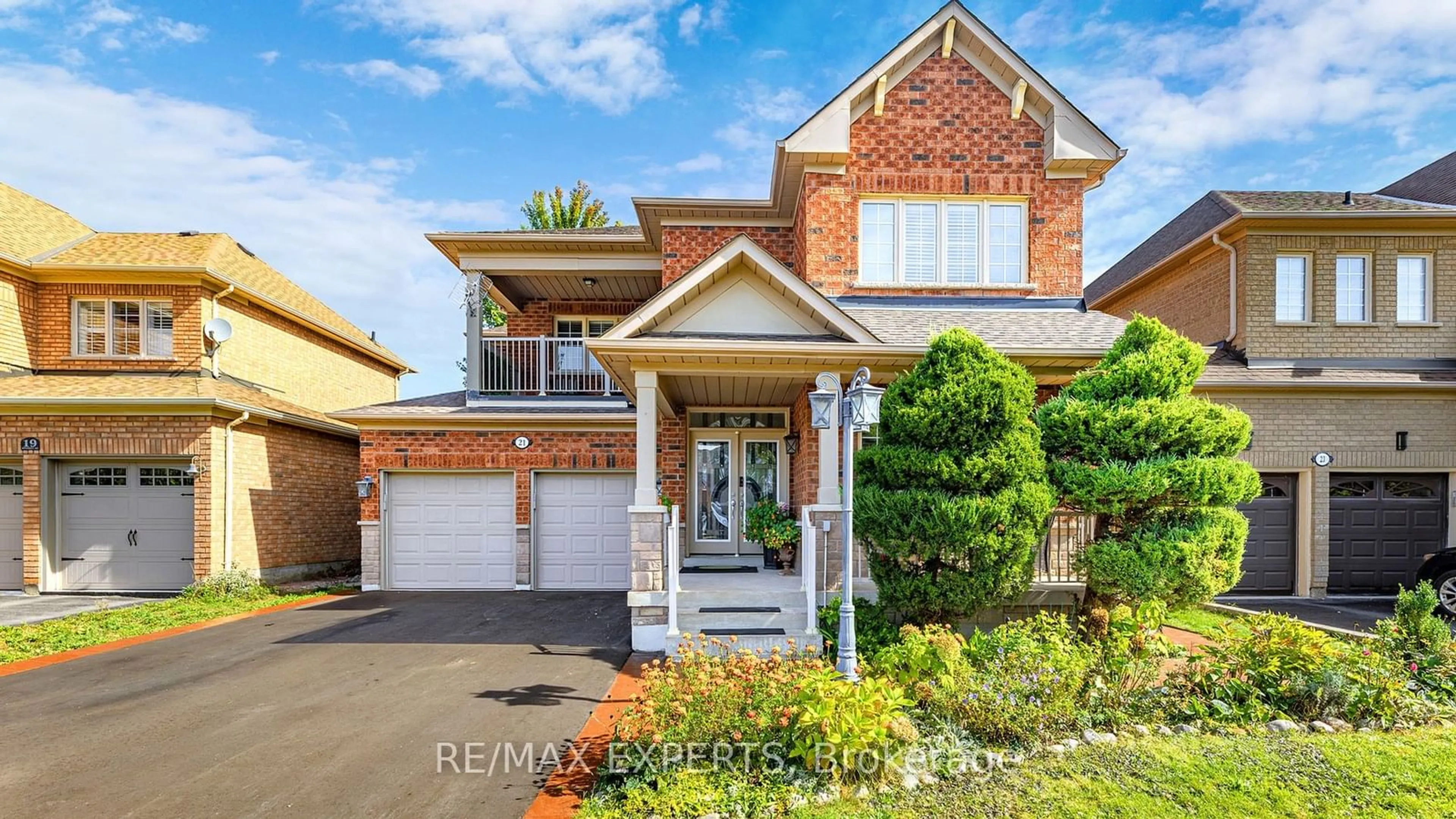 Home with brick exterior material for 21 Kingshill Rd, Richmond Hill Ontario L4E 4B1