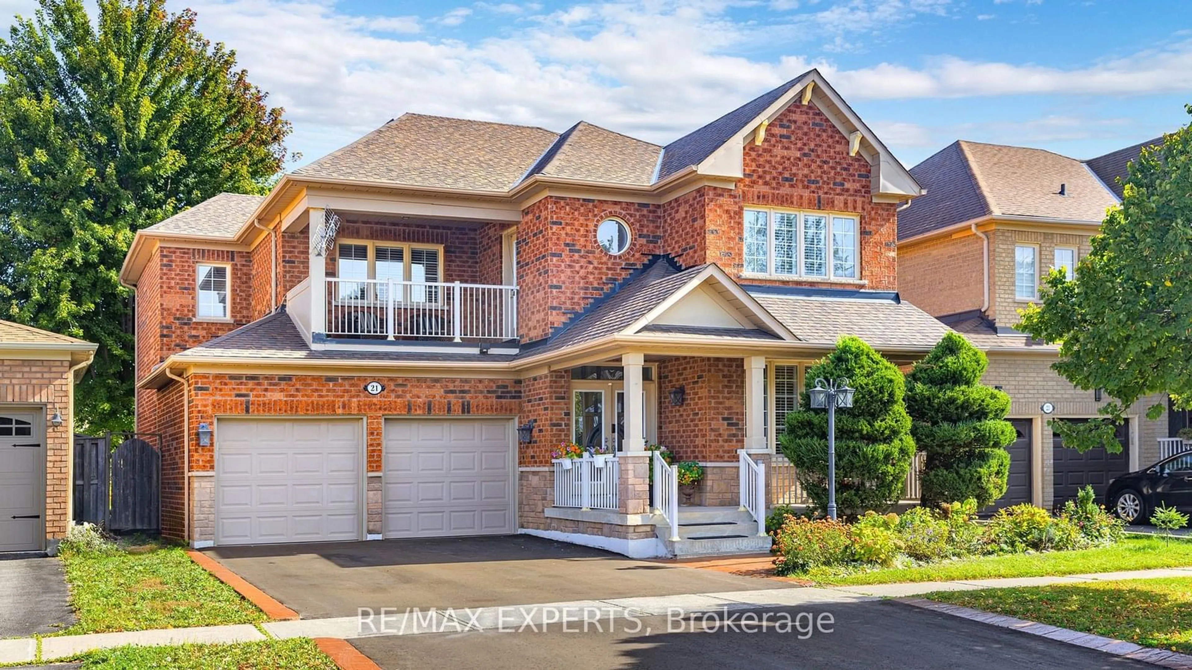 Home with brick exterior material for 21 Kingshill Rd, Richmond Hill Ontario L4E 4B1