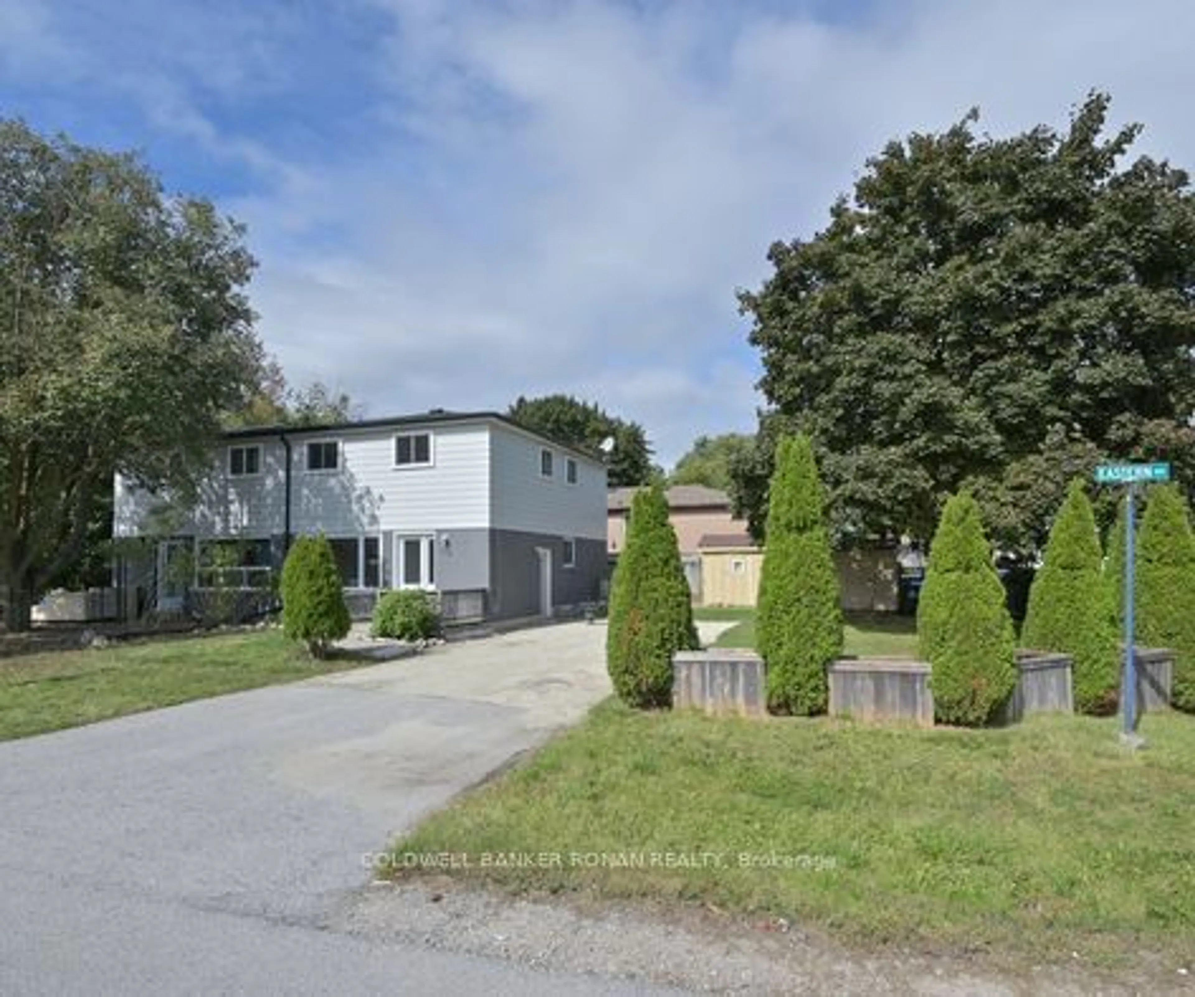 Frontside or backside of a home, the street view for 20 Eastern Ave, New Tecumseth Ontario L0G 1W0